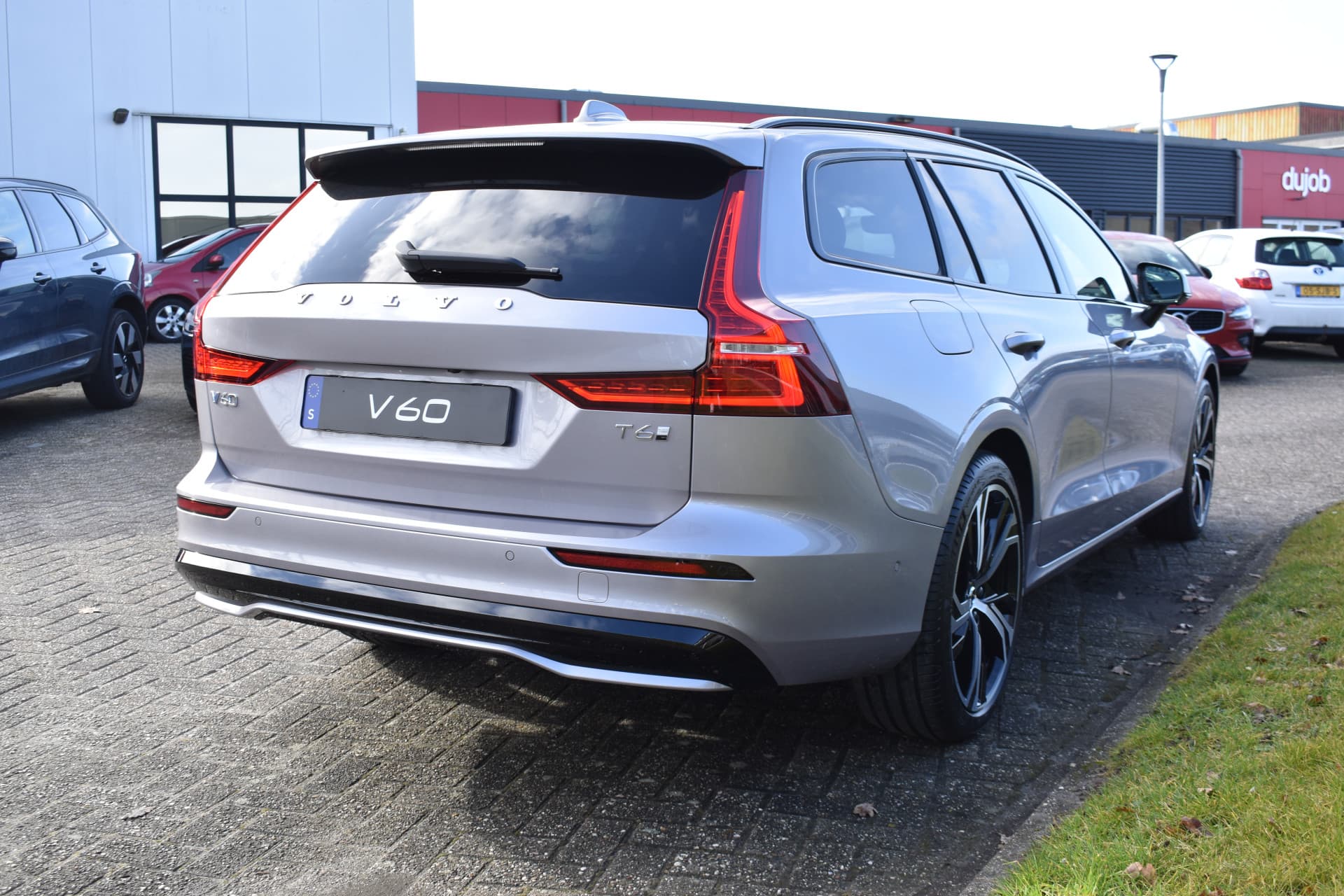 Volvo V60 T6 AWD 350PK Plug-in Hybrid Plus Dark thumbnail 15