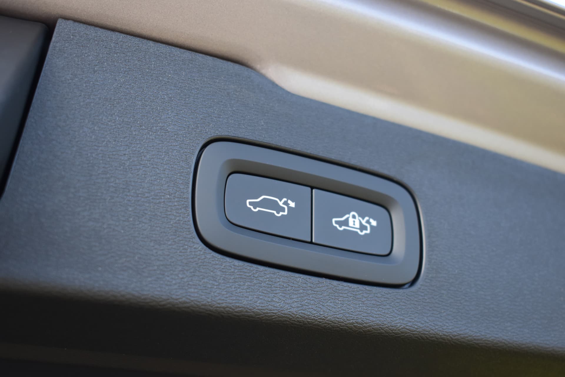 Volvo V60 T6 AWD 350PK Plug-in Hybrid Plus Dark thumbnail 17