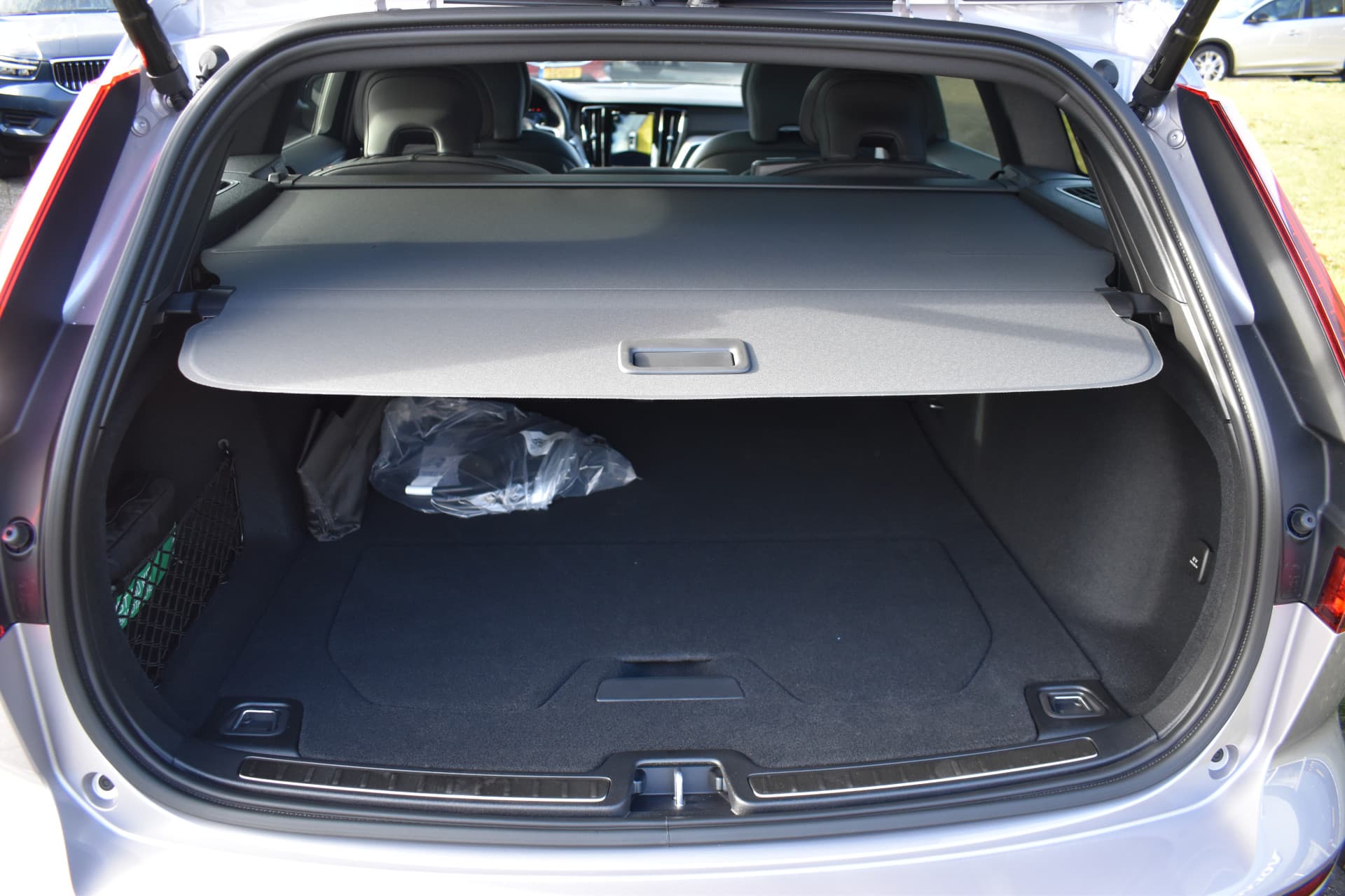 Volvo V60 T6 AWD 350PK Plug-in Hybrid Plus Dark thumbnail 18