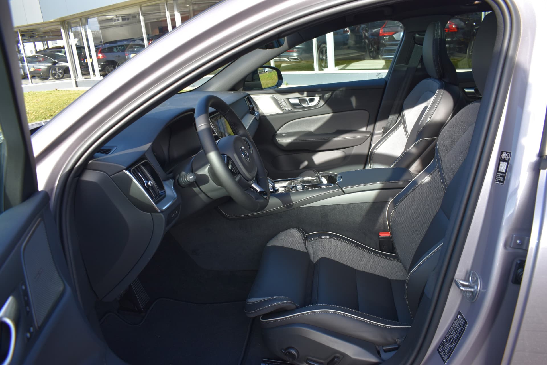 Volvo V60 T6 AWD 350PK Plug-in Hybrid Plus Dark thumbnail 20