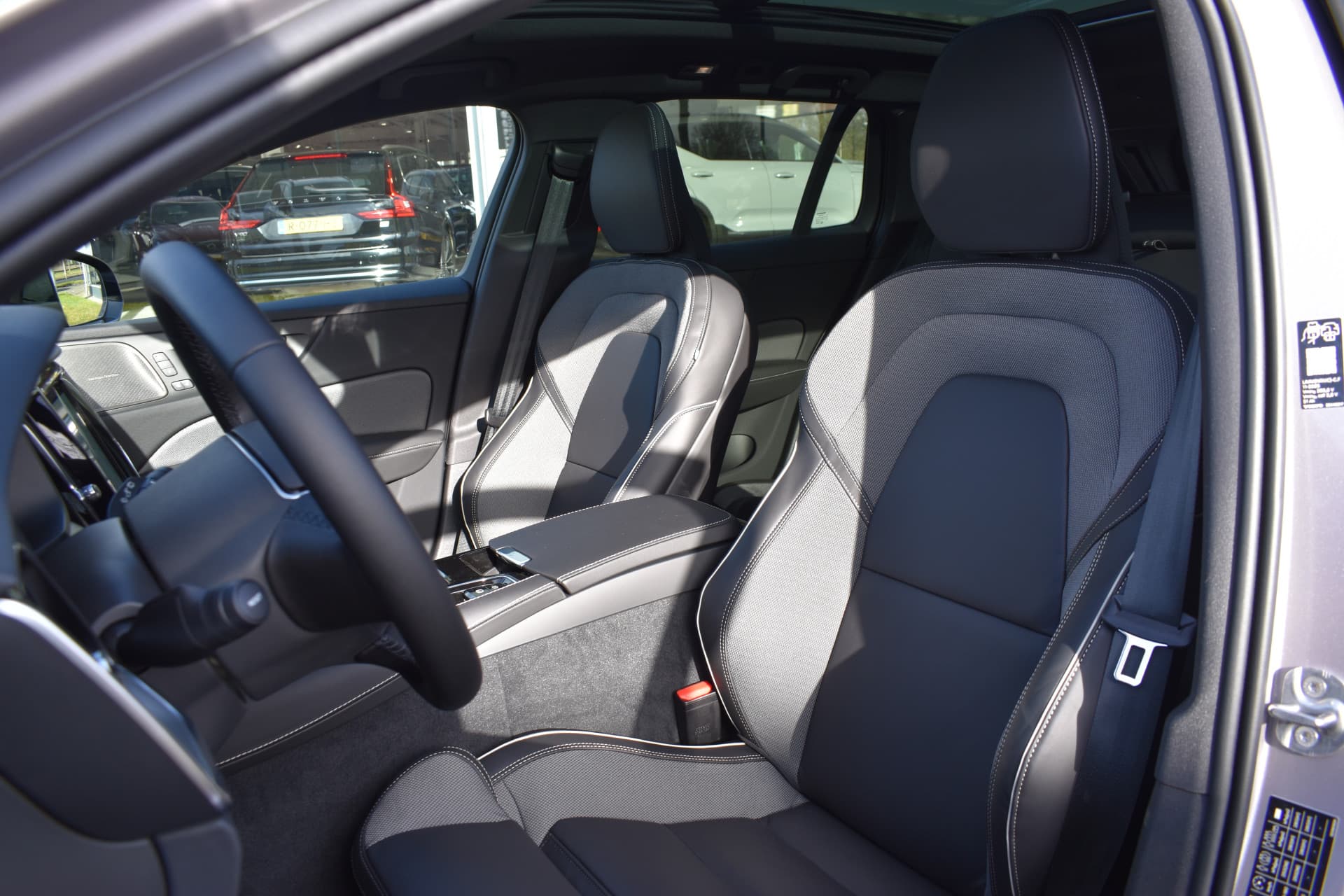 Volvo V60 T6 AWD 350PK Plug-in Hybrid Plus Dark thumbnail 29