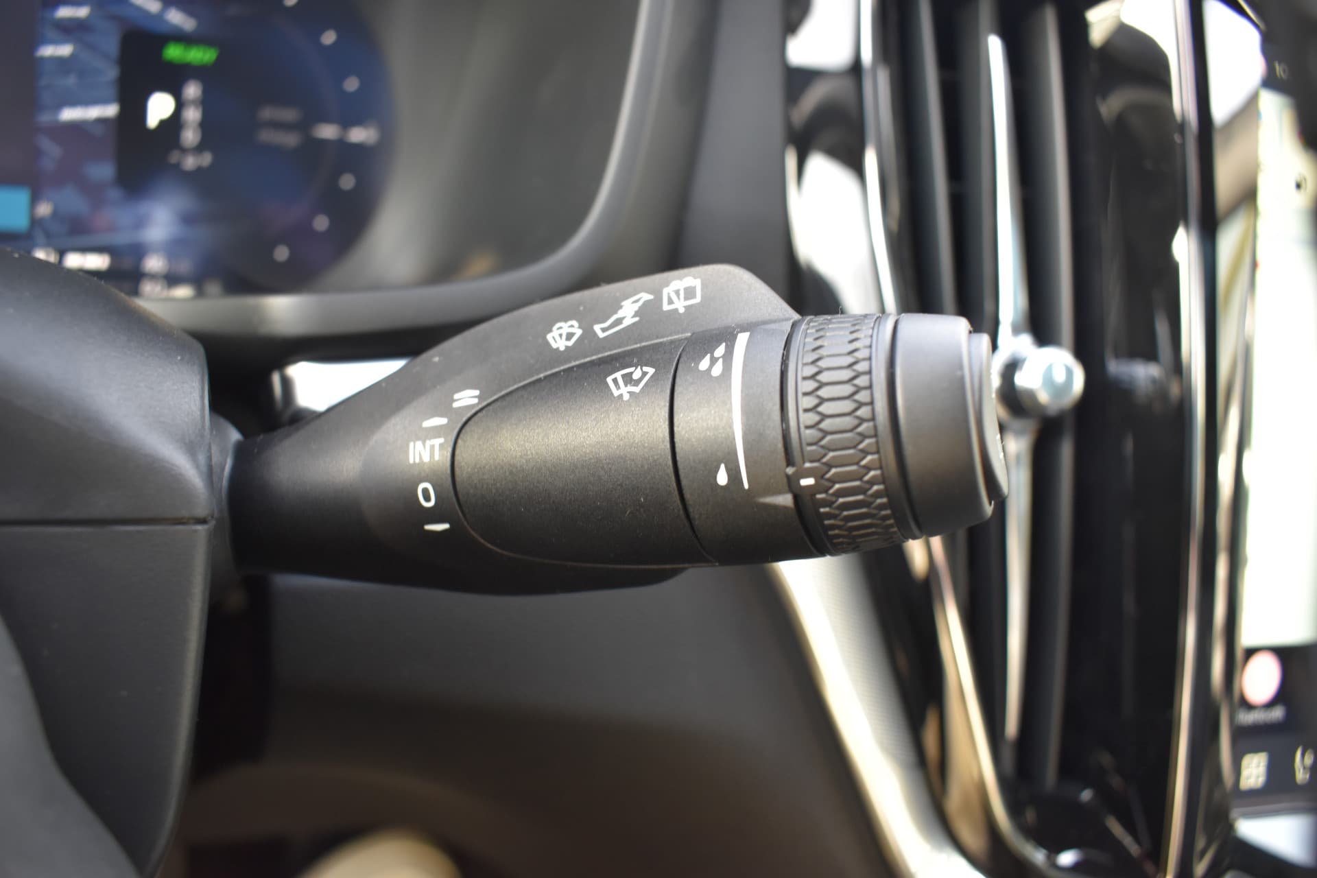 Volvo V60 T6 AWD 350PK Plug-in Hybrid Plus Dark thumbnail 35