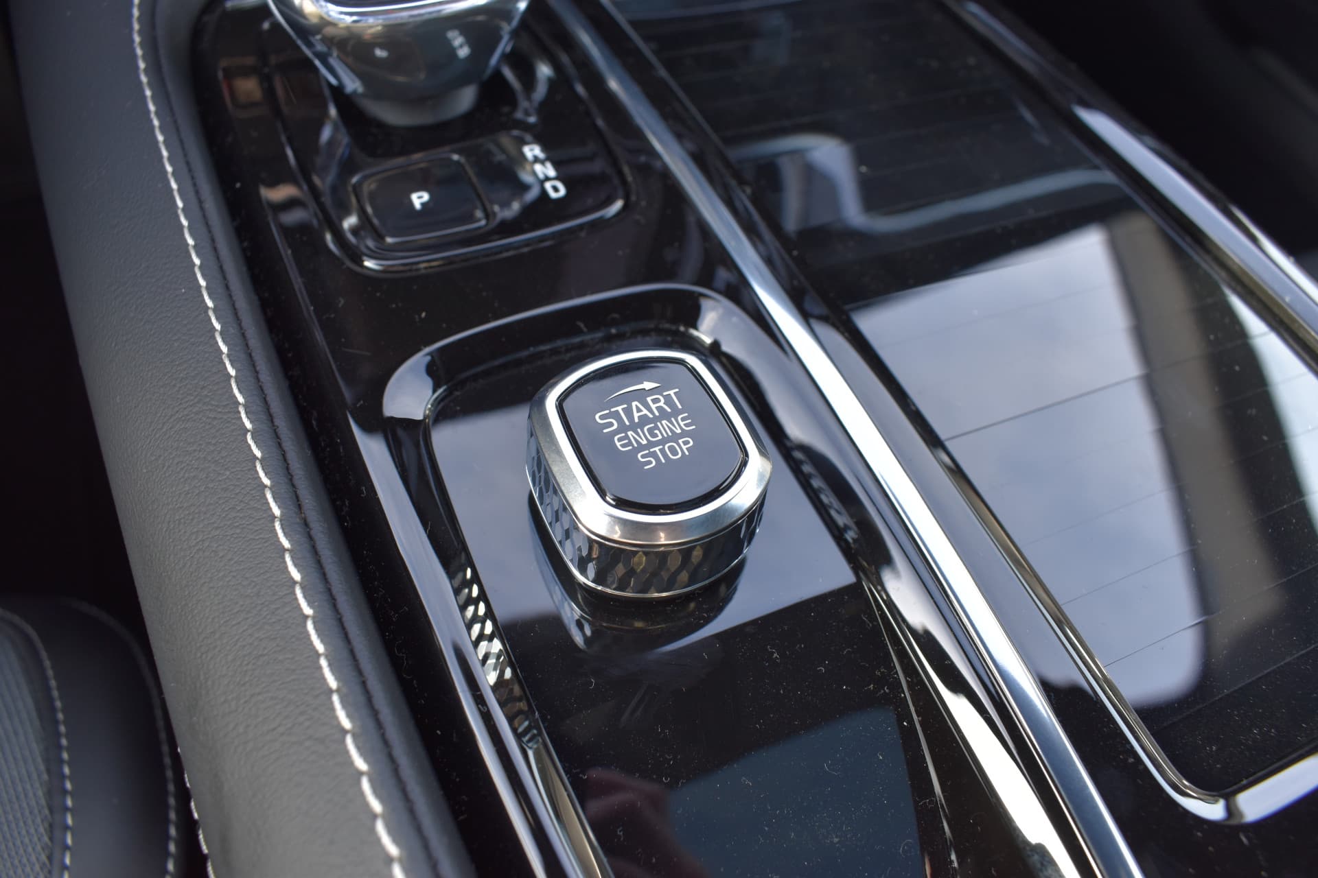 Volvo V60 T6 AWD 350PK Plug-in Hybrid Plus Dark thumbnail 40