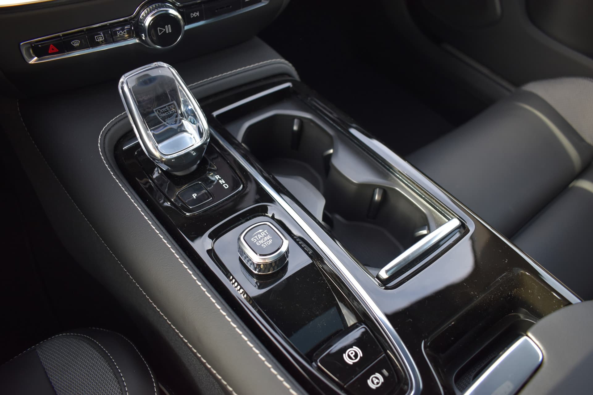 Volvo V60 T6 AWD 350PK Plug-in Hybrid Plus Dark thumbnail 42