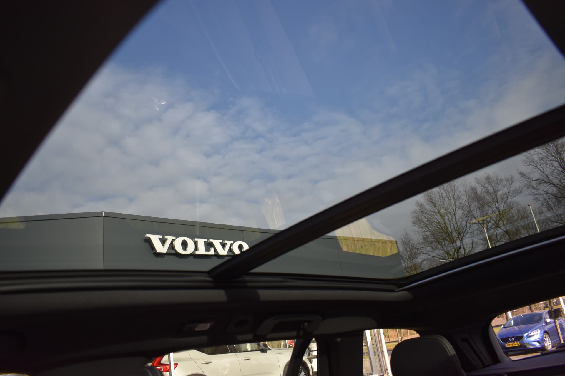 Volvo V60 T6 AWD 350PK Plug-in Hybrid Plus Dark thumbnail 51