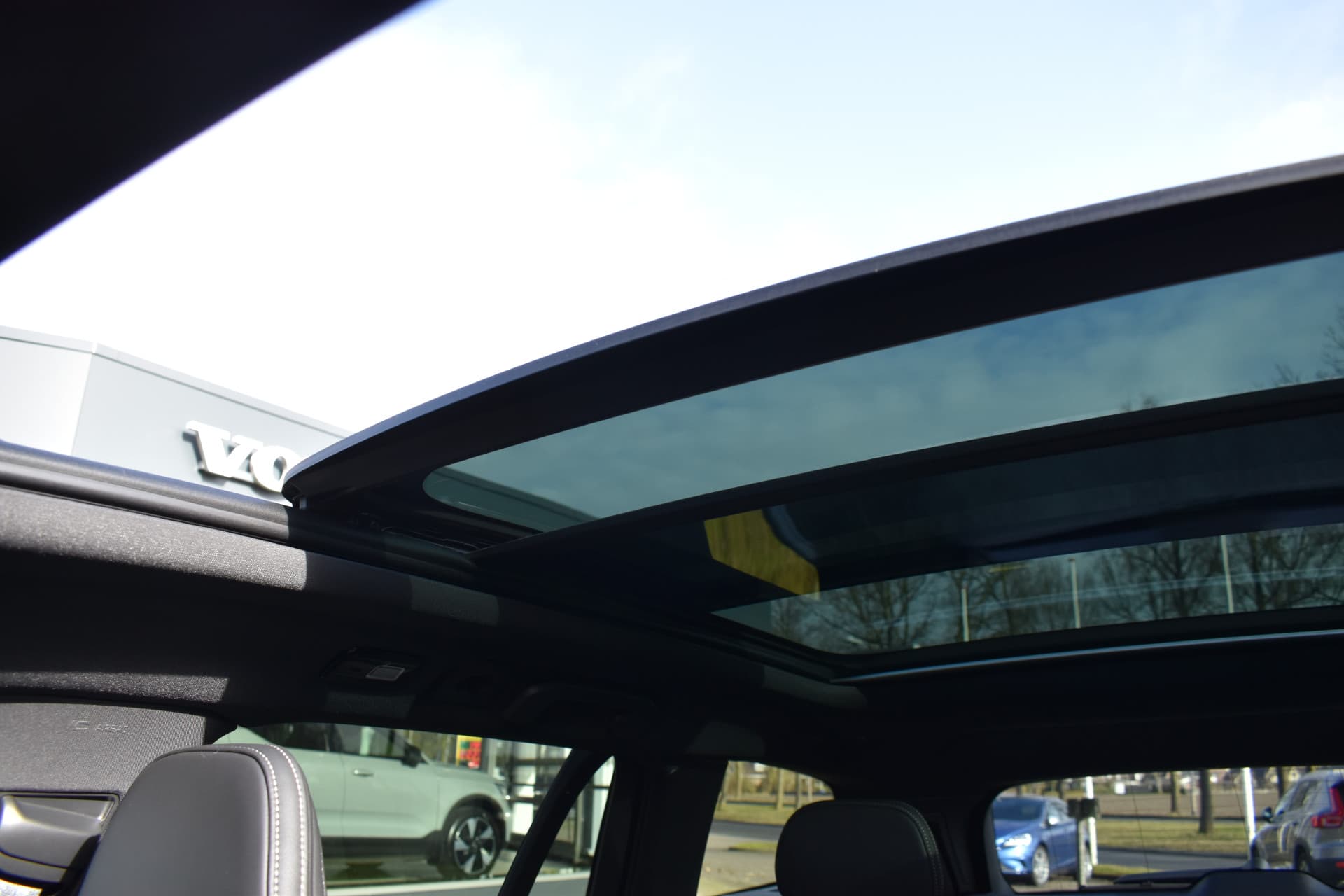 Volvo V60 T6 AWD 350PK Plug-in Hybrid Plus Dark thumbnail 53