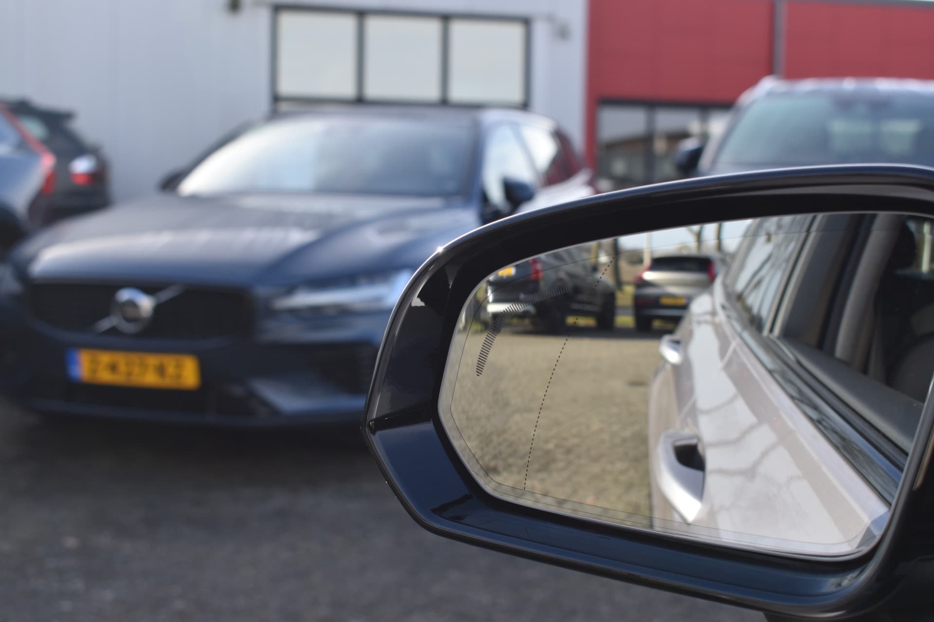 Volvo V60 T6 AWD 350PK Plug-in Hybrid Plus Dark thumbnail 54