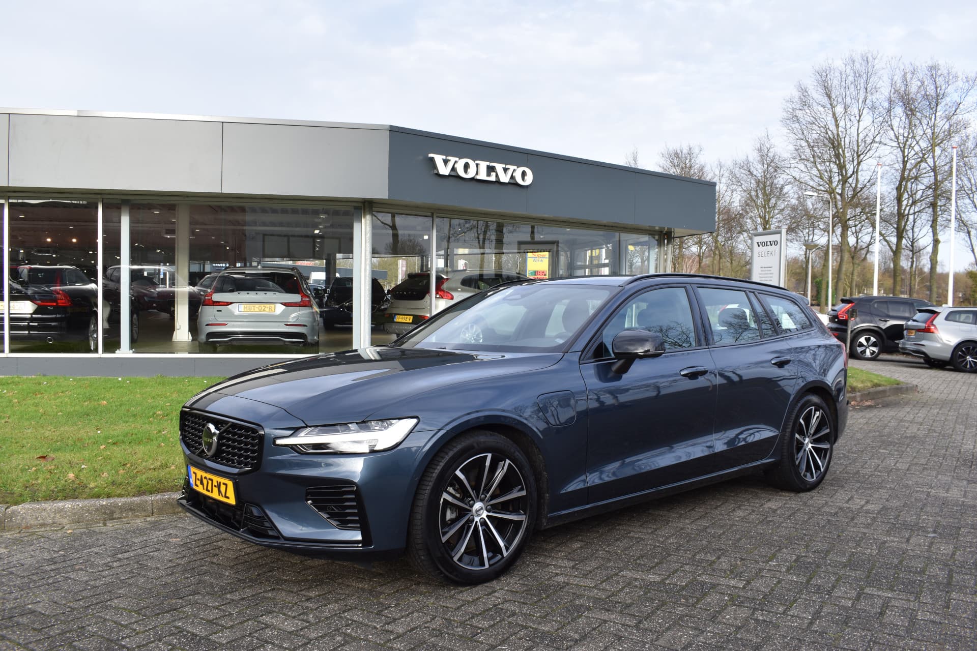 Volvo V60 T6 AWD 350PK Plug-in Hybrid Plus Dark