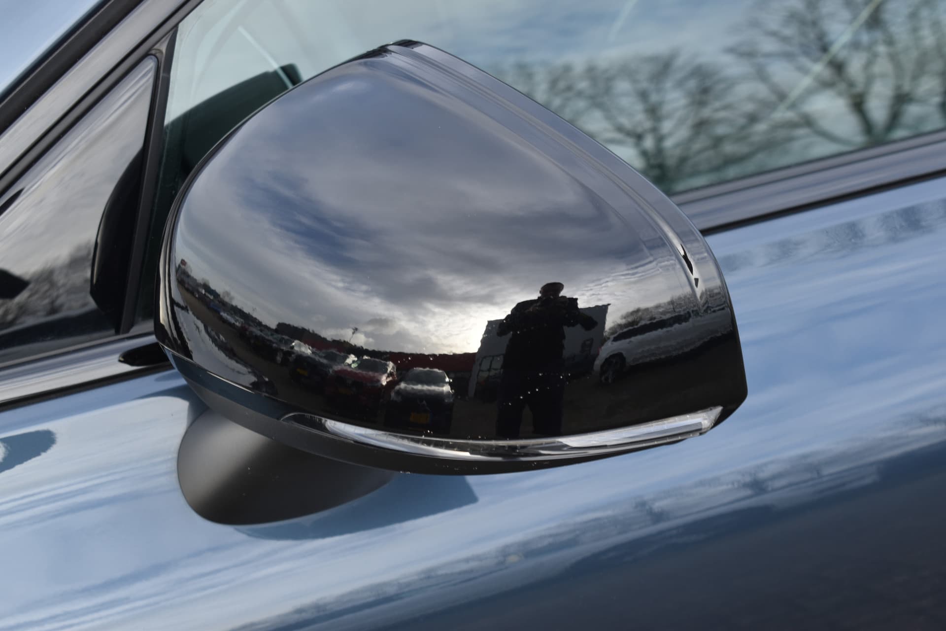 Volvo V60 T6 AWD 350PK Plug-in Hybrid Plus Dark thumbnail 7