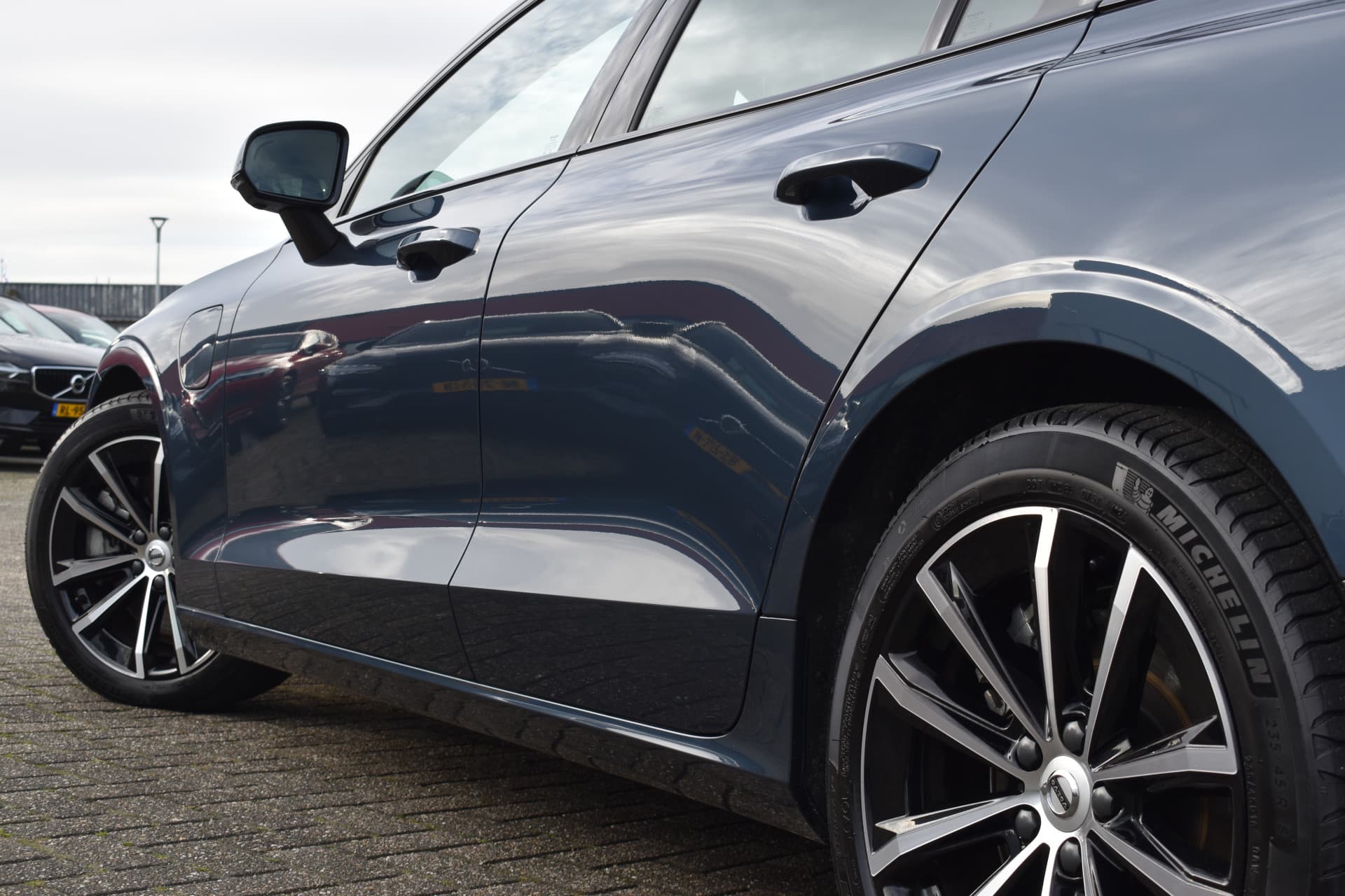 Volvo V60 T6 AWD 350PK Plug-in Hybrid Plus Dark thumbnail 11