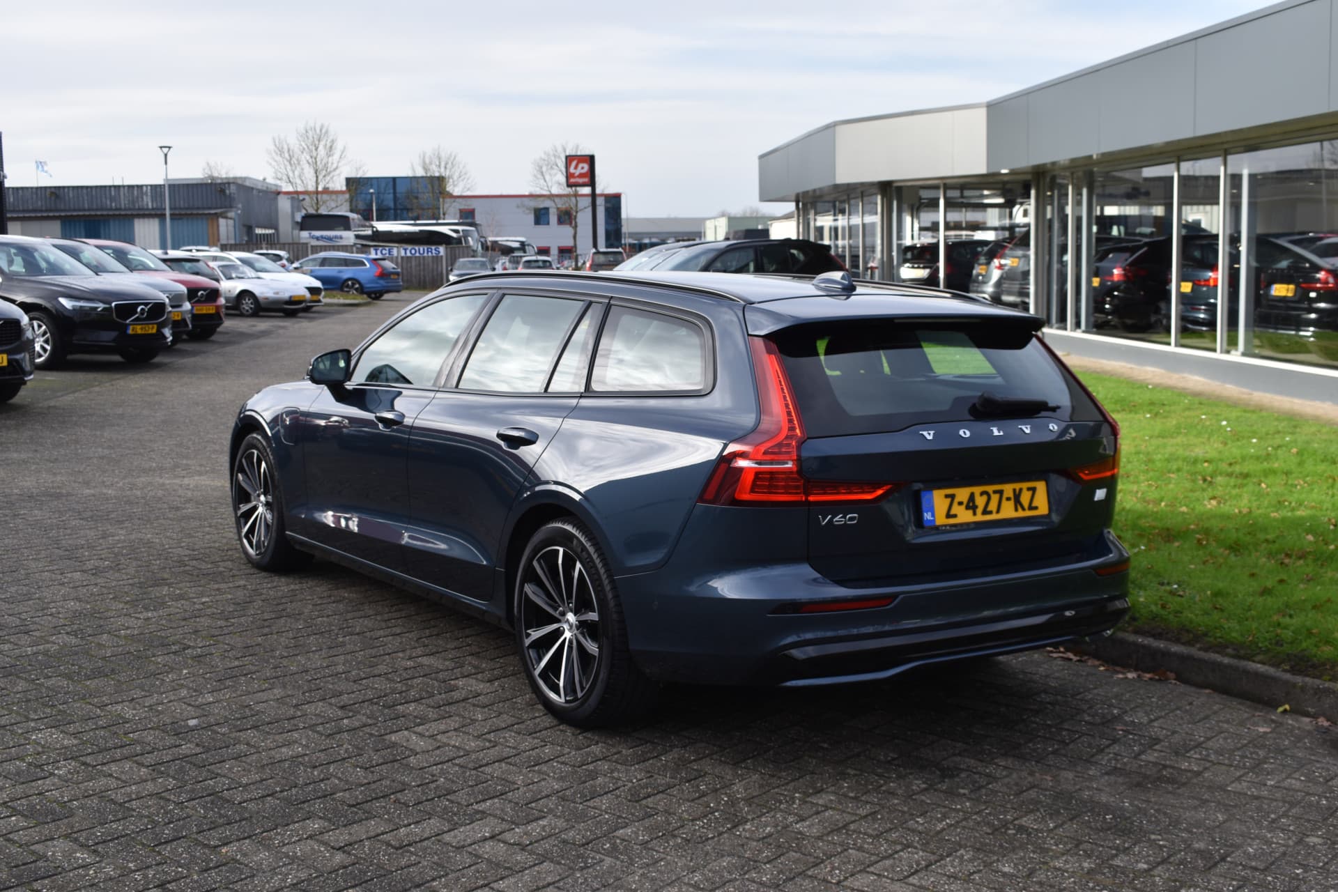 Volvo V60 T6 AWD 350PK Plug-in Hybrid Plus Dark thumbnail 12
