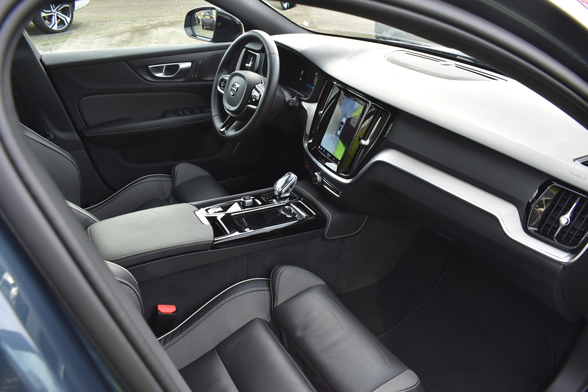 Volvo V60 T6 AWD 350PK Plug-in Hybrid Plus Dark thumbnail 20