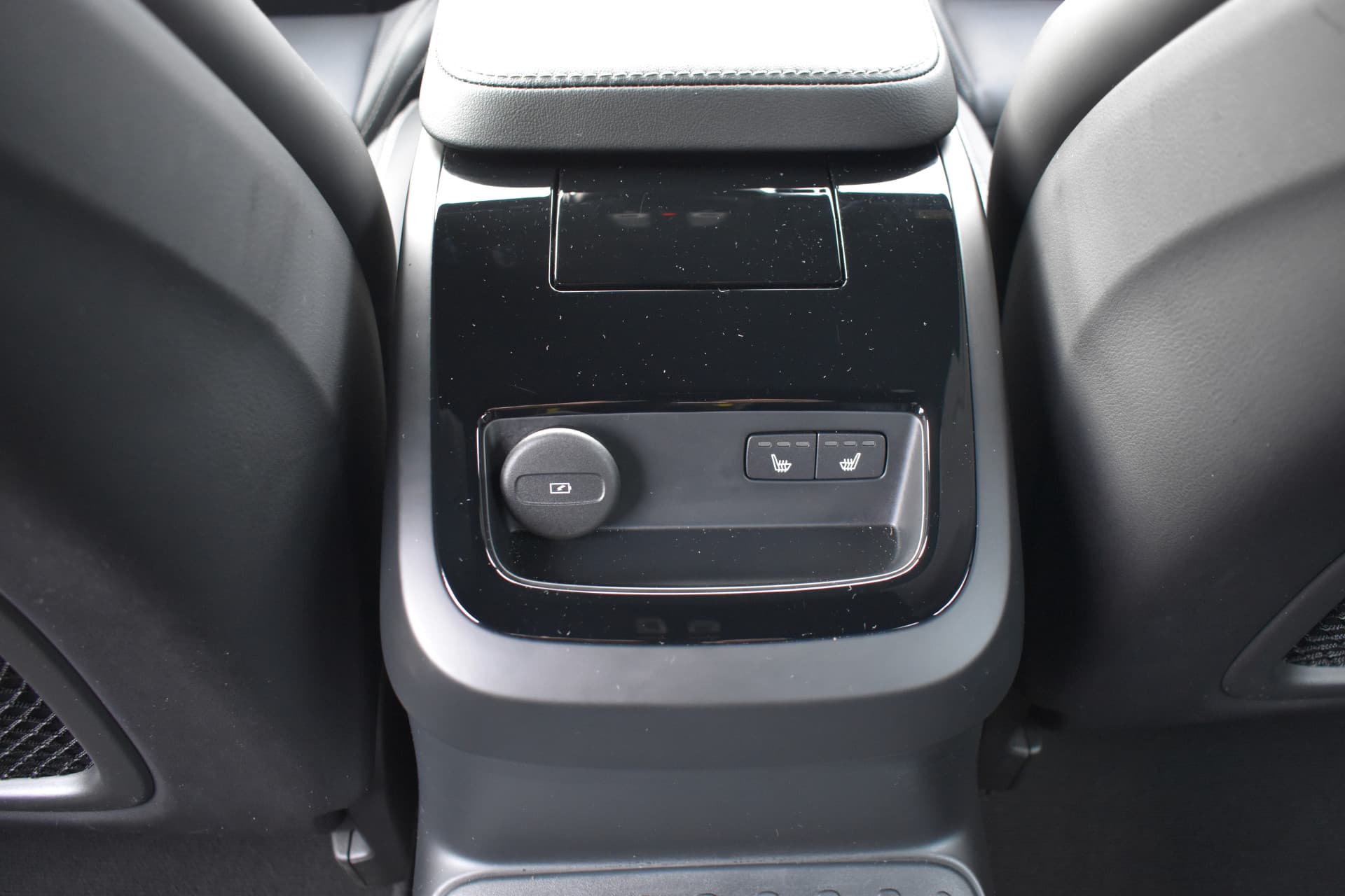 Volvo V60 T6 AWD 350PK Plug-in Hybrid Plus Dark thumbnail 23