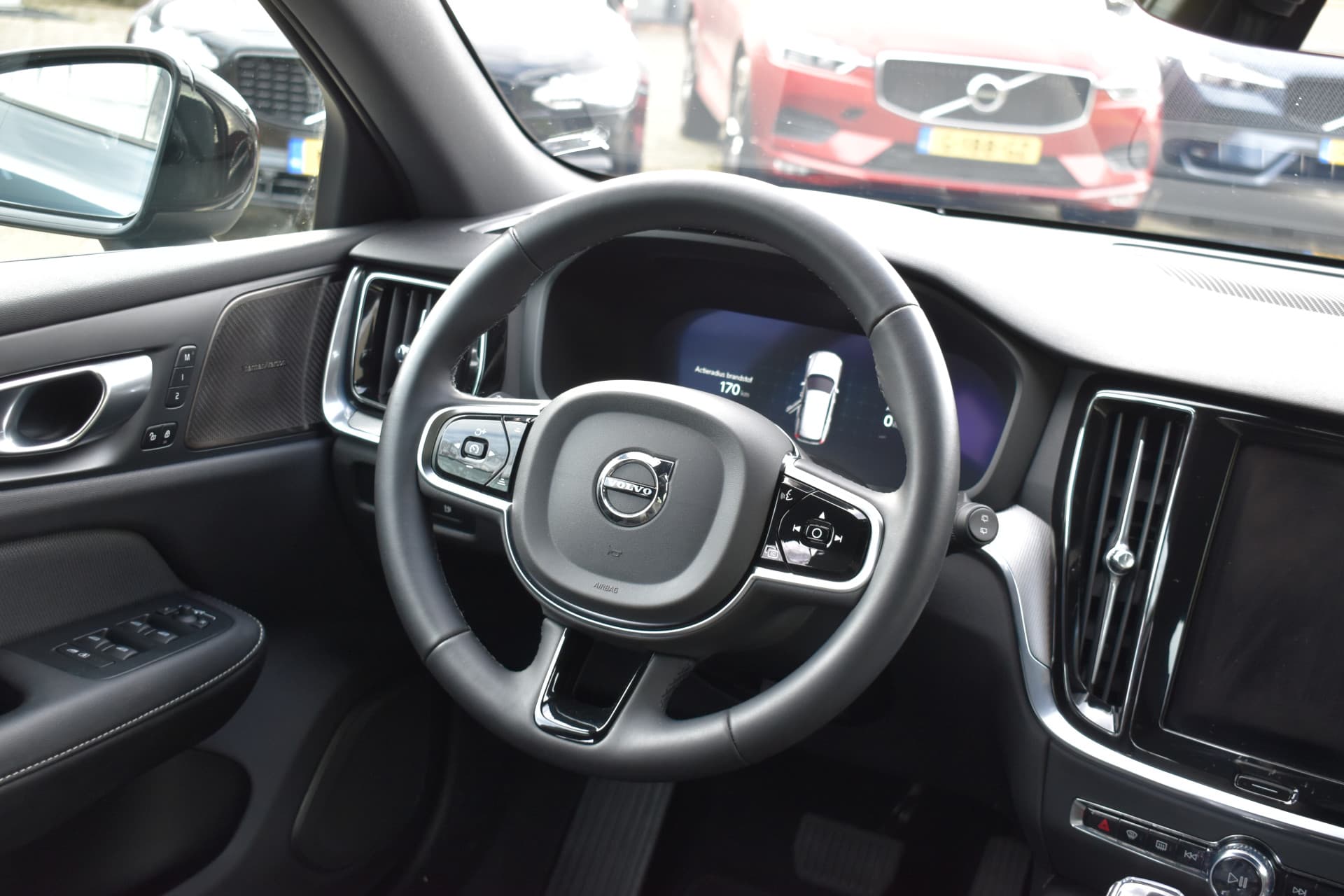 Volvo V60 T6 AWD 350PK Plug-in Hybrid Plus Dark thumbnail 25