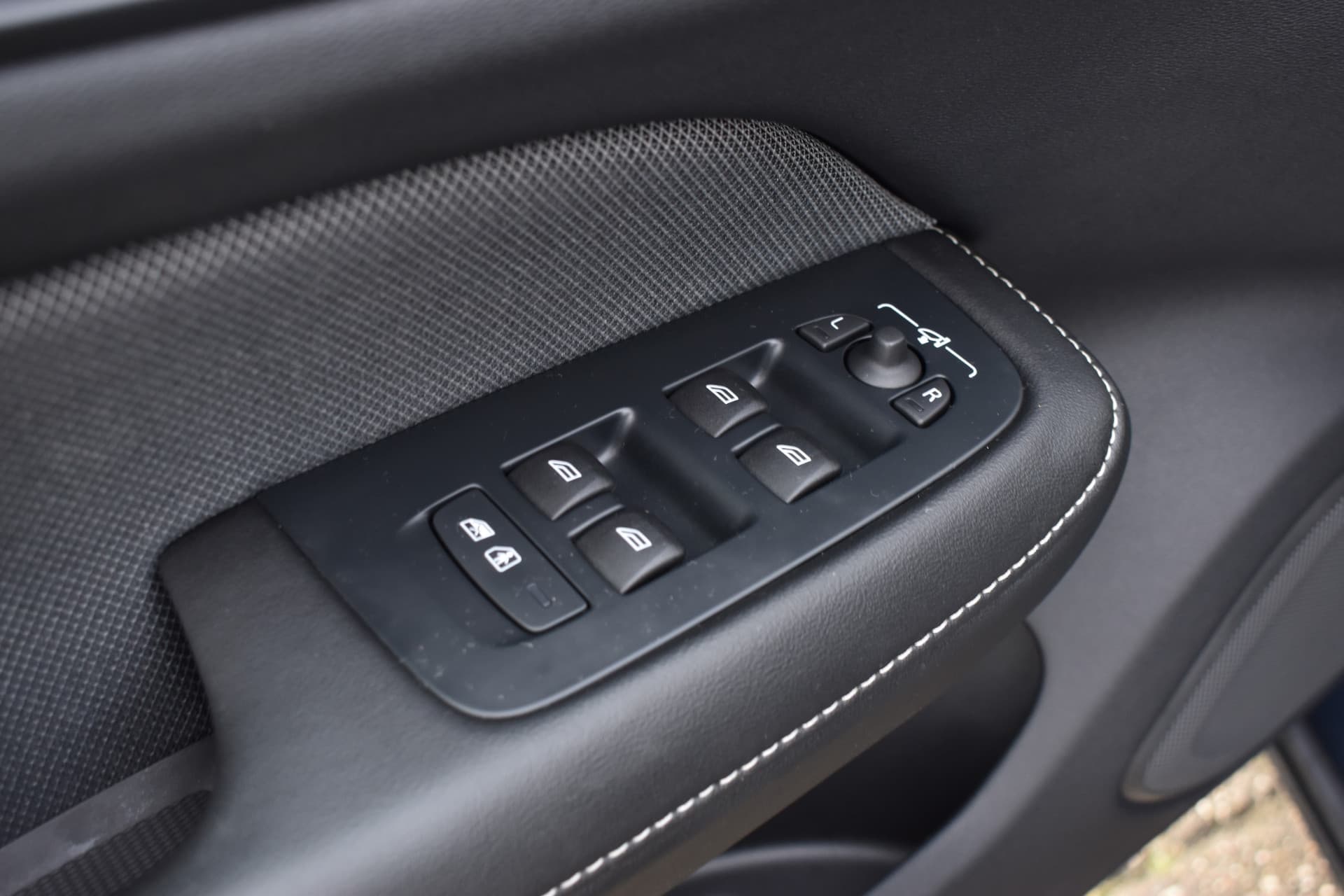 Volvo V60 T6 AWD 350PK Plug-in Hybrid Plus Dark thumbnail 29