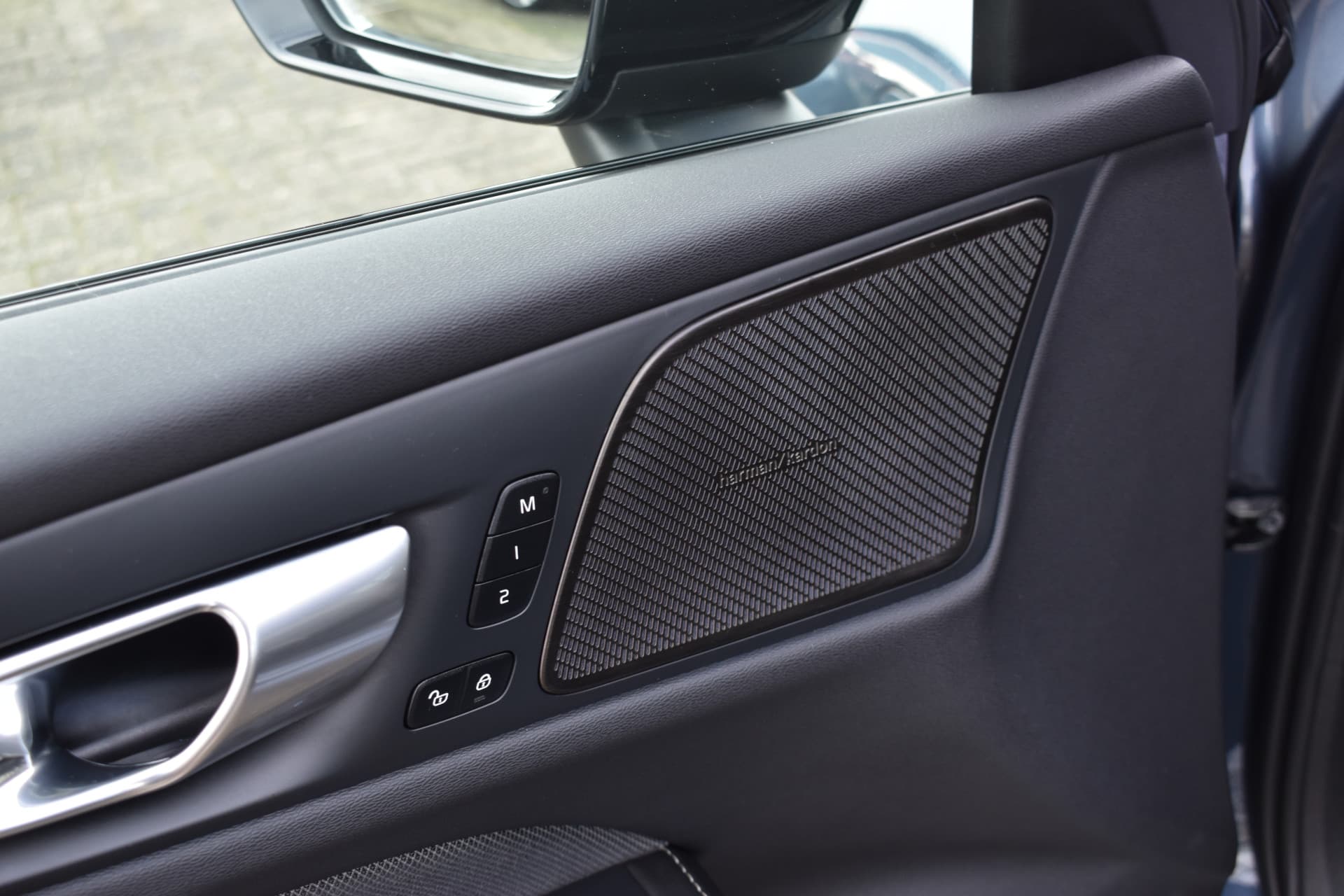 Volvo V60 T6 AWD 350PK Plug-in Hybrid Plus Dark thumbnail 30