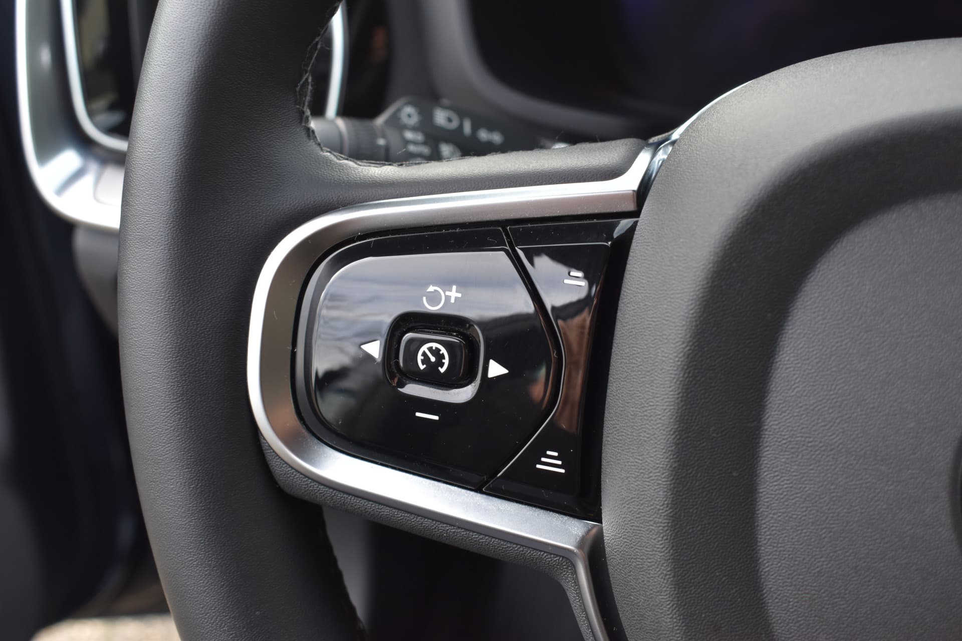 Volvo V60 T6 AWD 350PK Plug-in Hybrid Plus Dark thumbnail 32