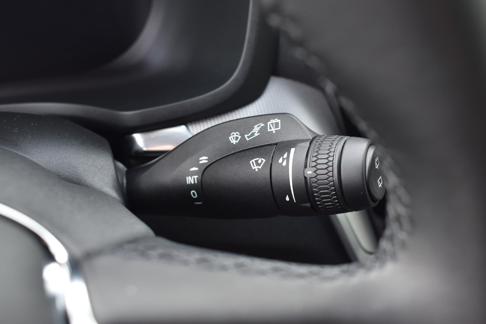 Volvo V60 T6 AWD 350PK Plug-in Hybrid Plus Dark thumbnail 35