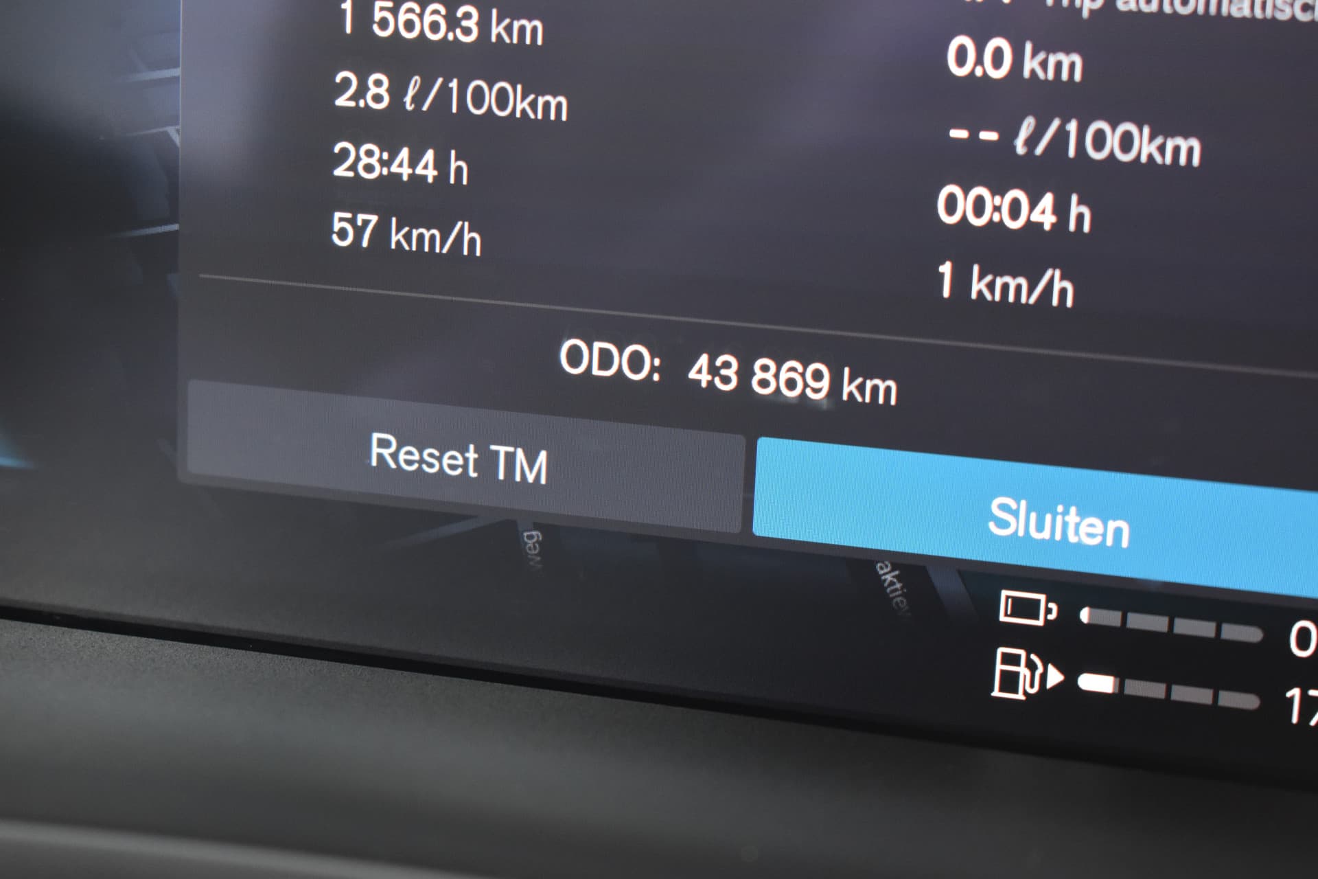 Volvo V60 T6 AWD 350PK Plug-in Hybrid Plus Dark thumbnail 37