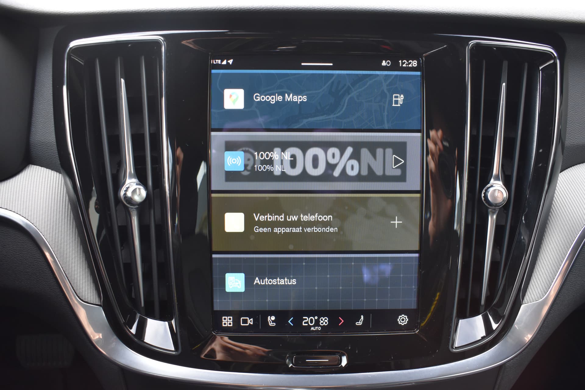 Volvo V60 T6 AWD 350PK Plug-in Hybrid Plus Dark thumbnail 42