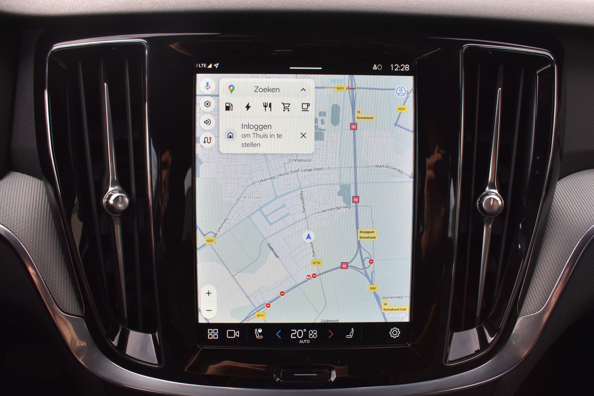 Volvo V60 T6 AWD 350PK Plug-in Hybrid Plus Dark thumbnail 43