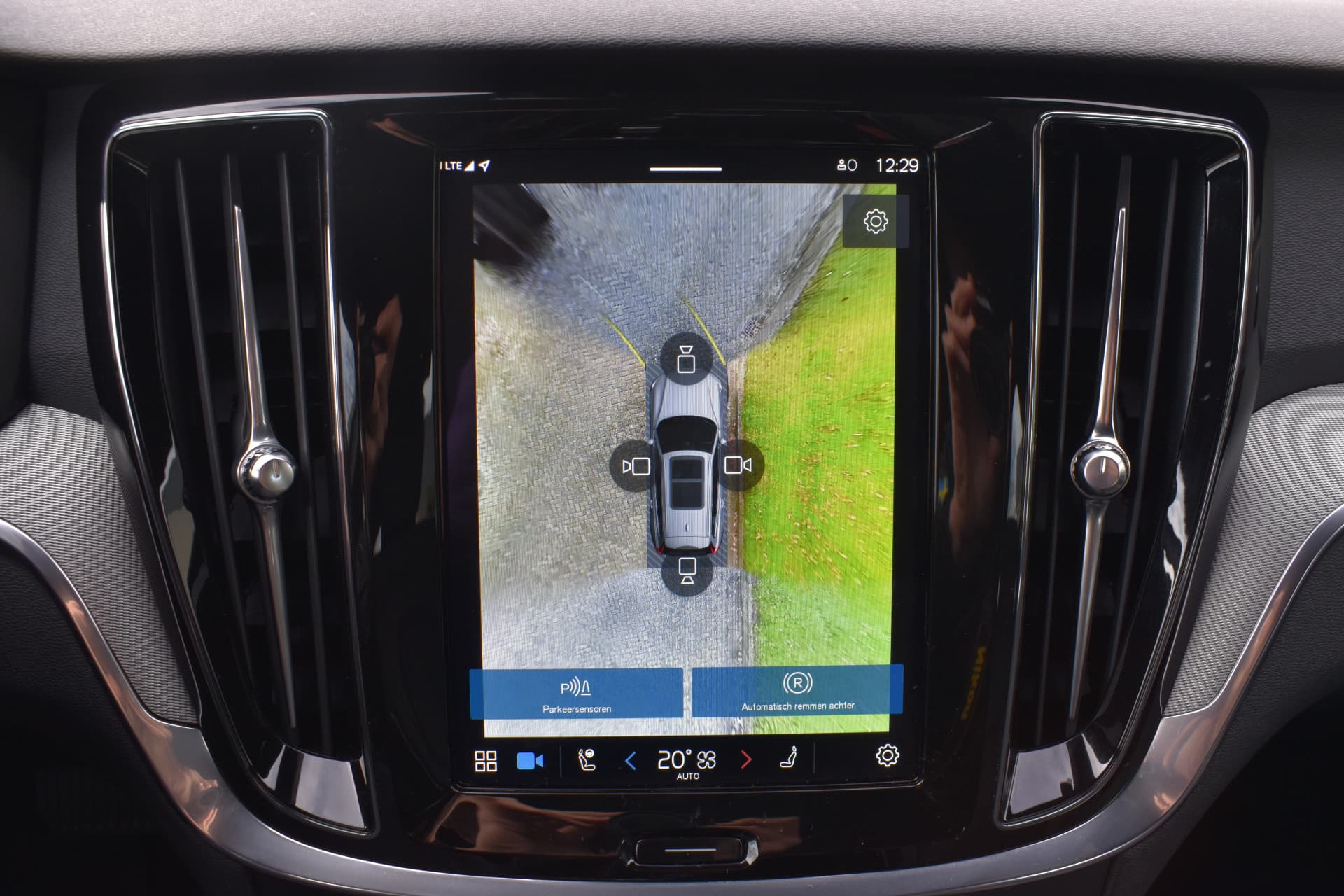 Volvo V60 T6 AWD 350PK Plug-in Hybrid Plus Dark thumbnail 46