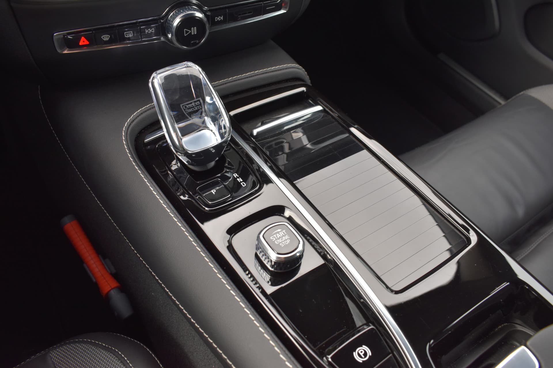 Volvo V60 T6 AWD 350PK Plug-in Hybrid Plus Dark thumbnail 48