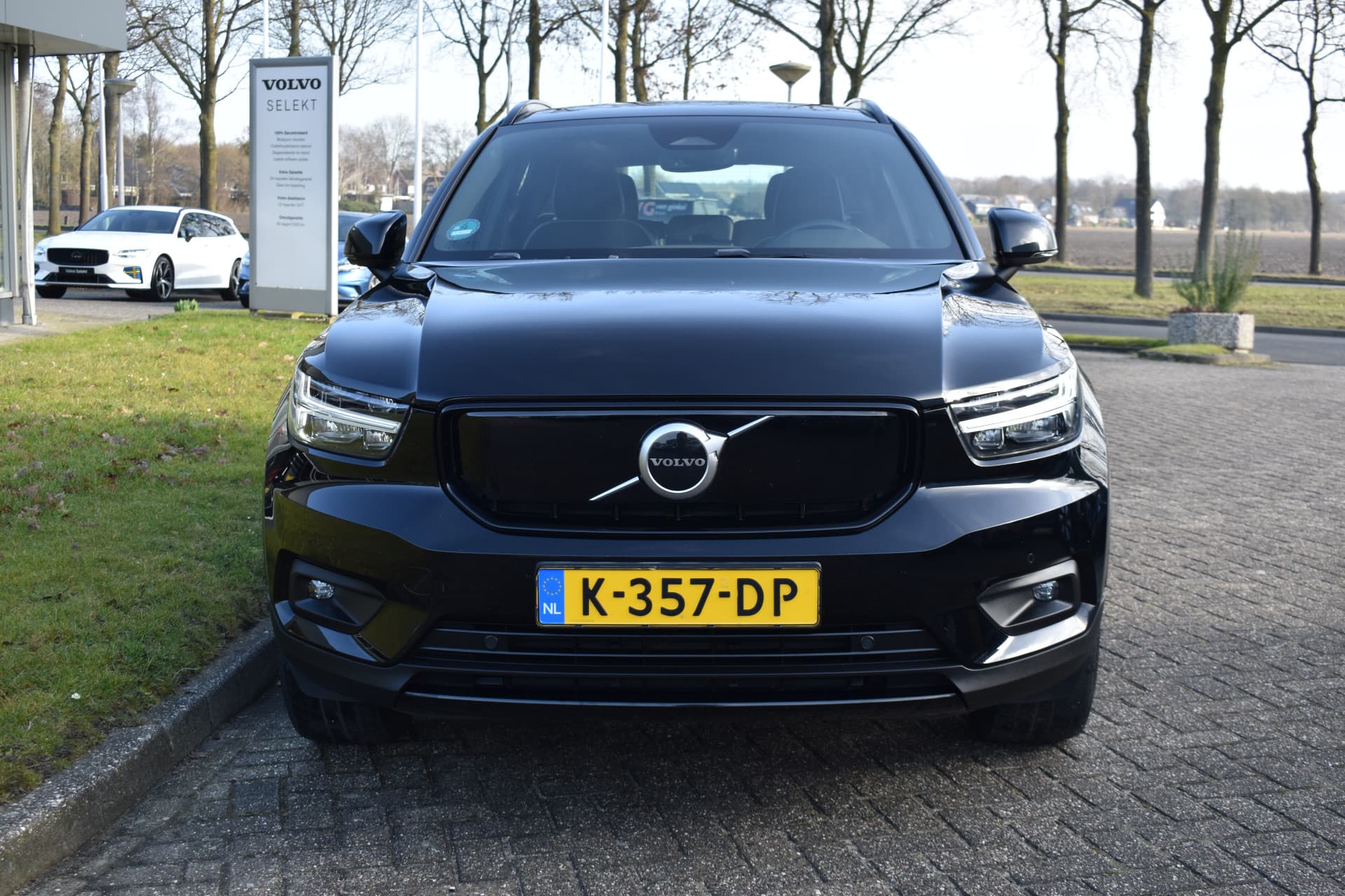 Volvo XC40 Recharge AWD 408PK R-Design thumbnail 2