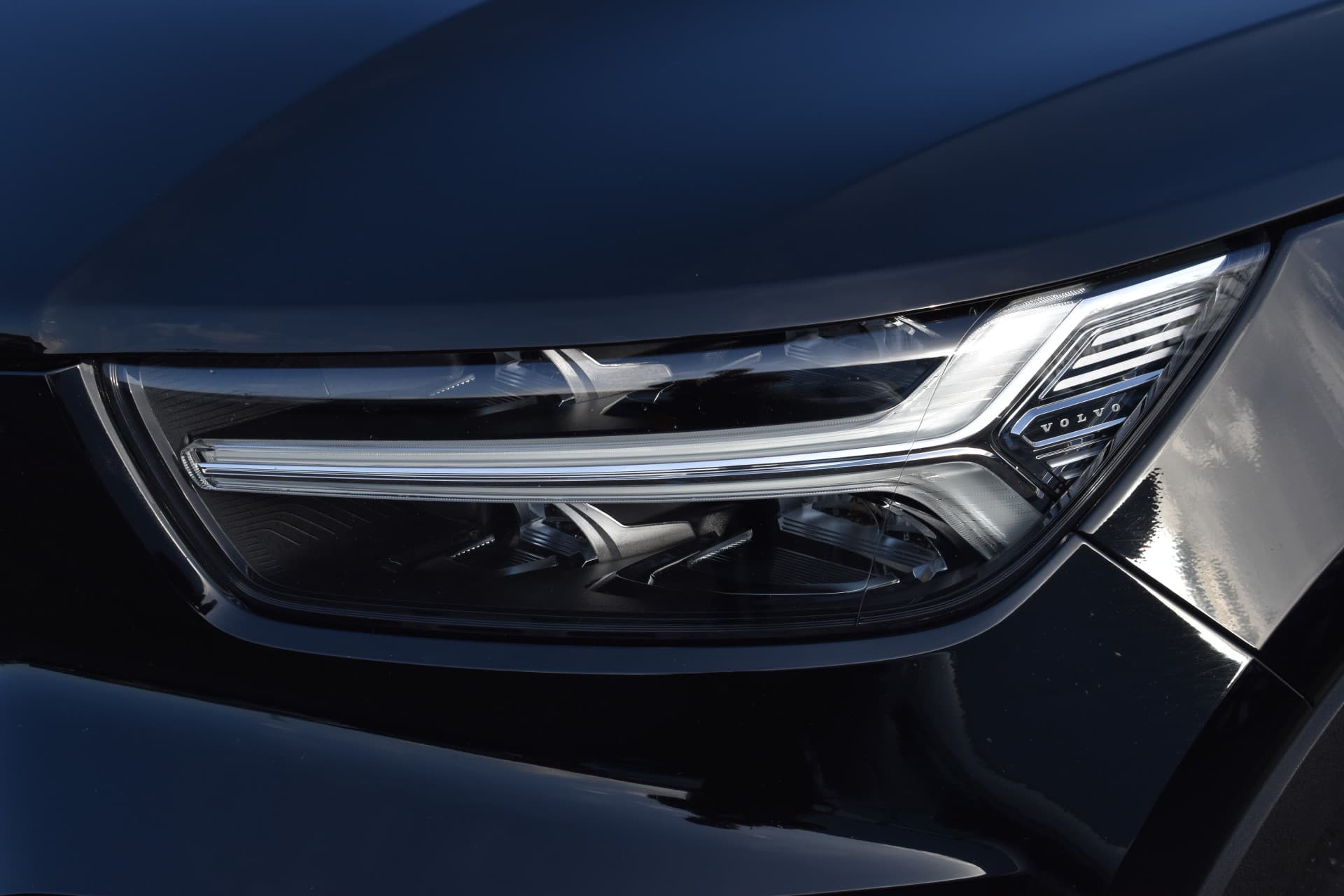 Volvo XC40 Recharge AWD 408PK R-Design thumbnail 3