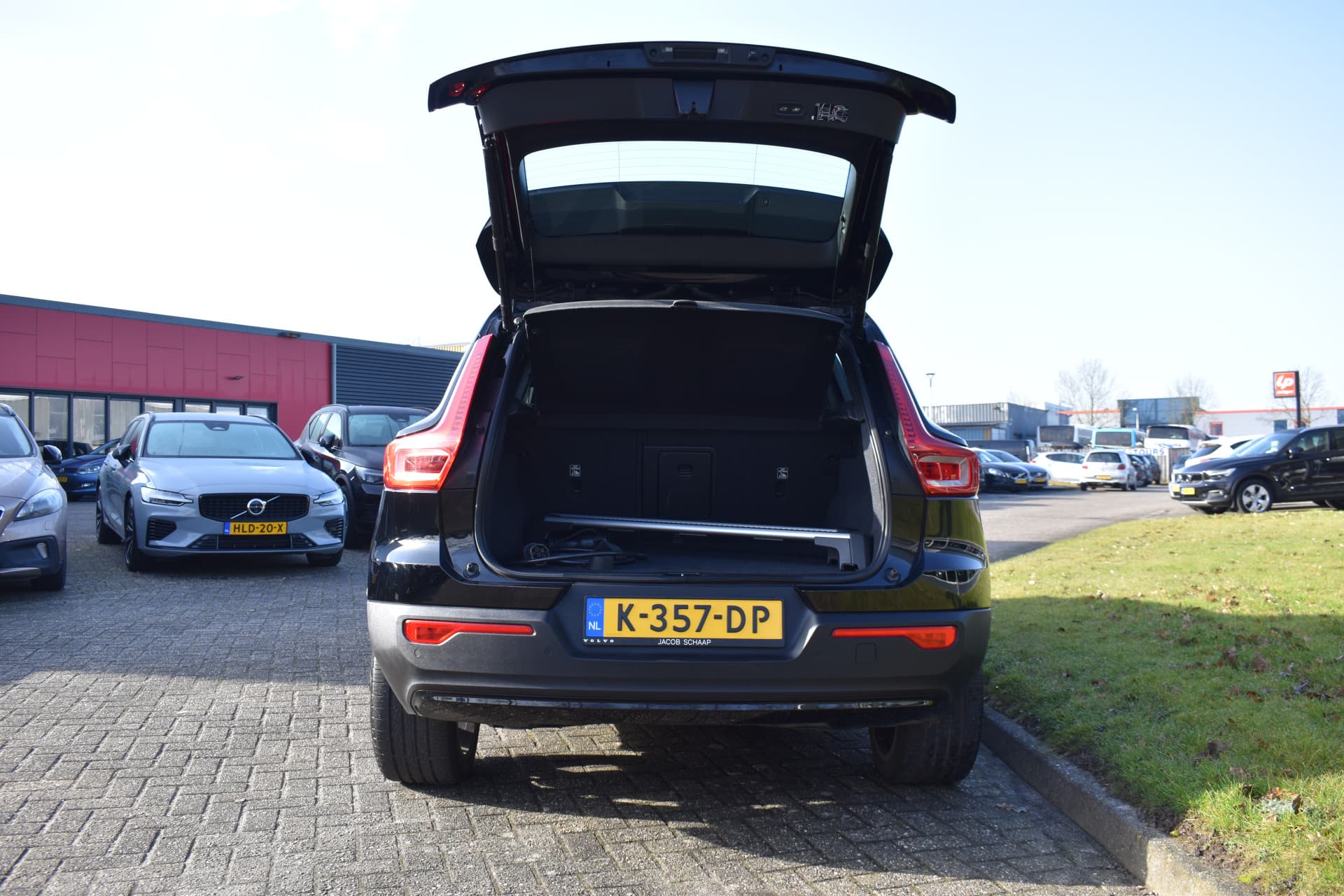 Volvo XC40 Recharge AWD 408PK R-Design thumbnail 16