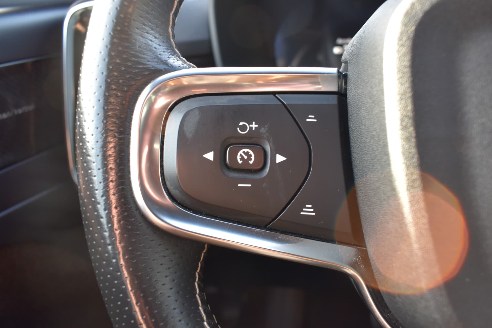 Volvo XC40 Recharge AWD 408PK R-Design thumbnail 27