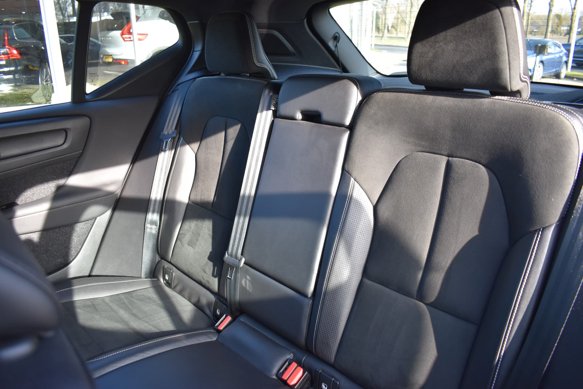 Volvo XC40 Recharge AWD 408PK R-Design thumbnail 32