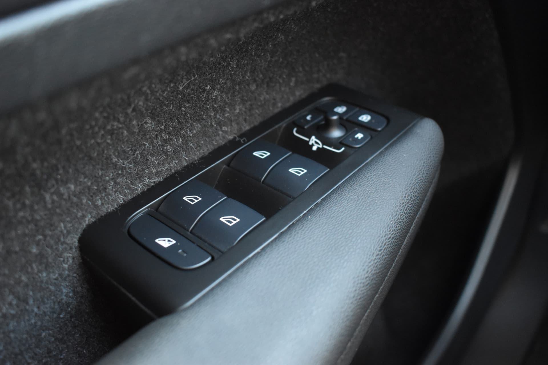 Volvo XC40 Recharge AWD 408PK R-Design thumbnail 36