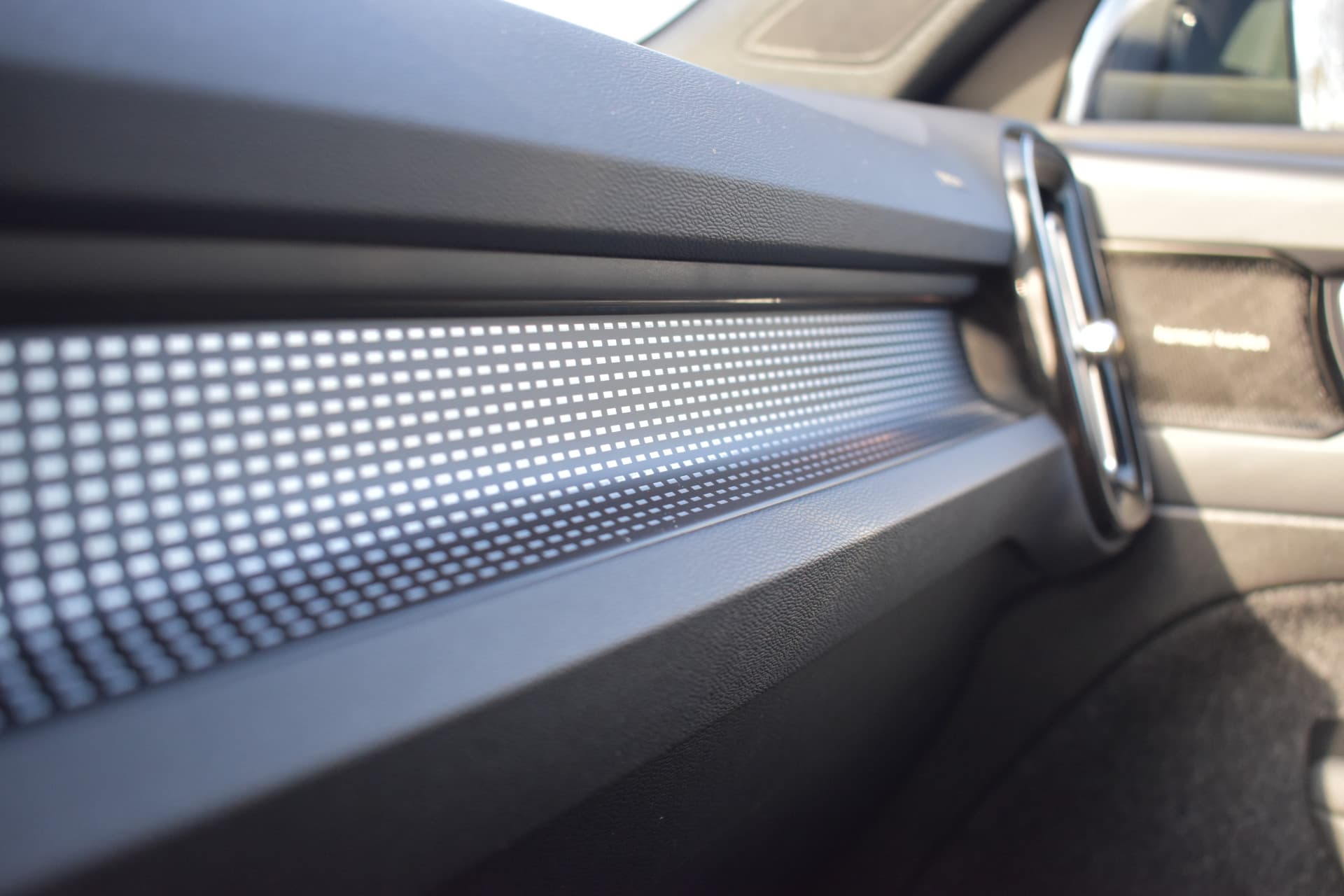 Volvo XC40 Recharge AWD 408PK R-Design thumbnail 37