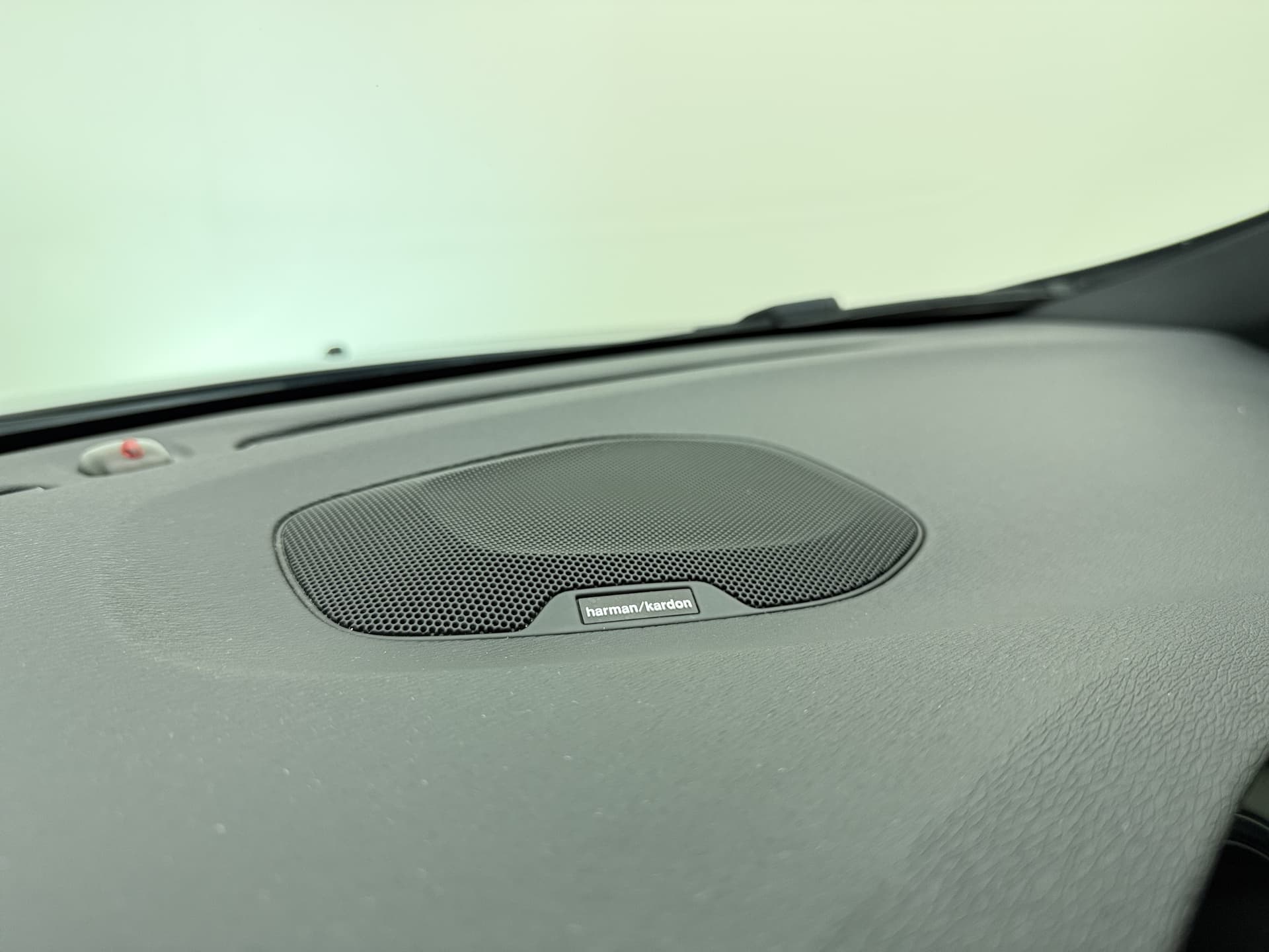 Volvo V40 T3 153pk Automaat Polar+ Sport / 1e Eig. / Panoramadak / Harman&Kardon / PDC + Camera / Stoelverwarming / Getint glas / Keyless / DAB+ / 17'' / On Call / thumbnail 13