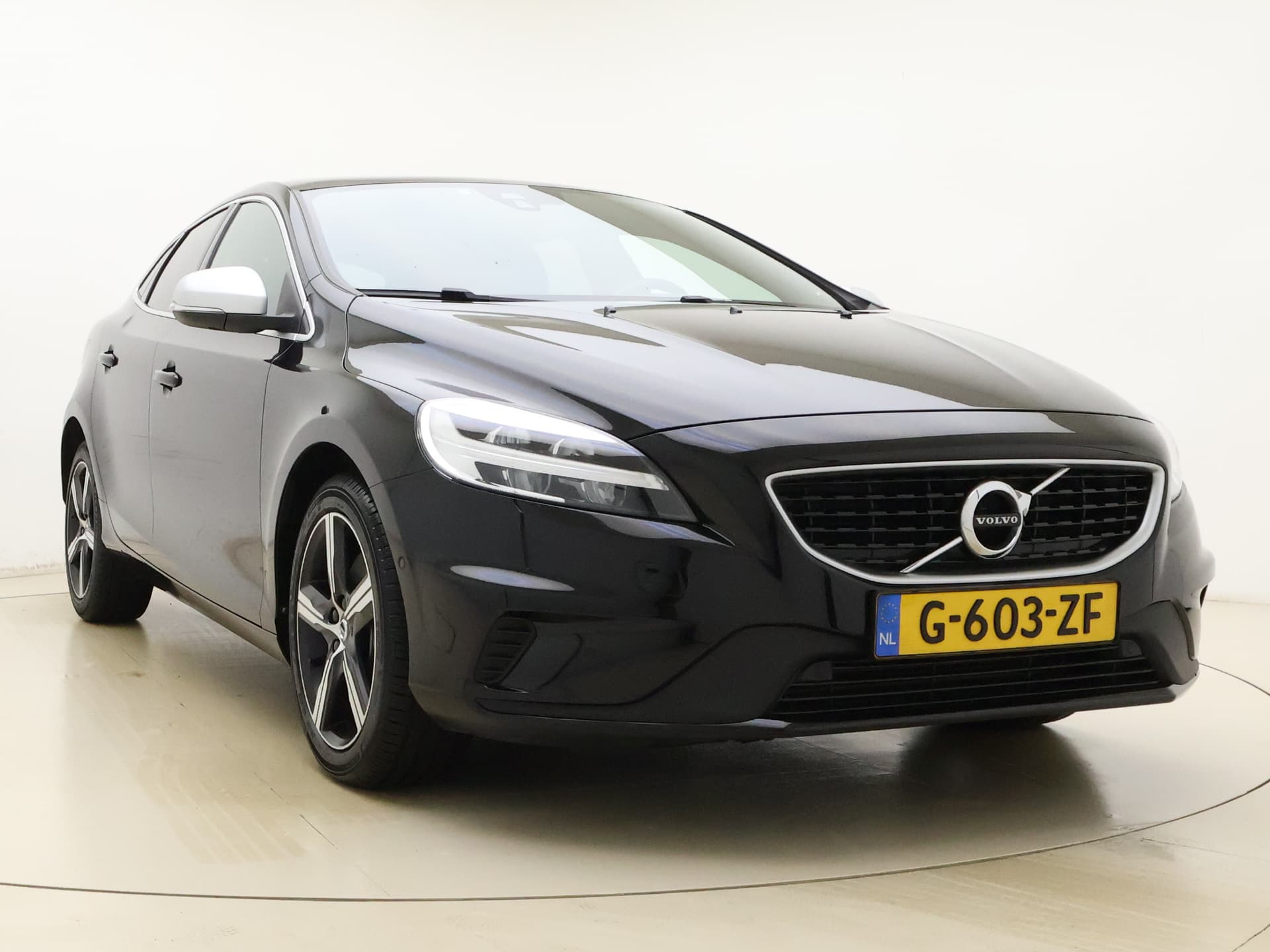 Volvo V40 T3 153pk Automaat Polar+ Sport / 1e Eig. / Panoramadak / Harman&Kardon / PDC + Camera / Stoelverwarming / Getint glas / Keyless / DAB+ / 17'' / On Call / thumbnail 31