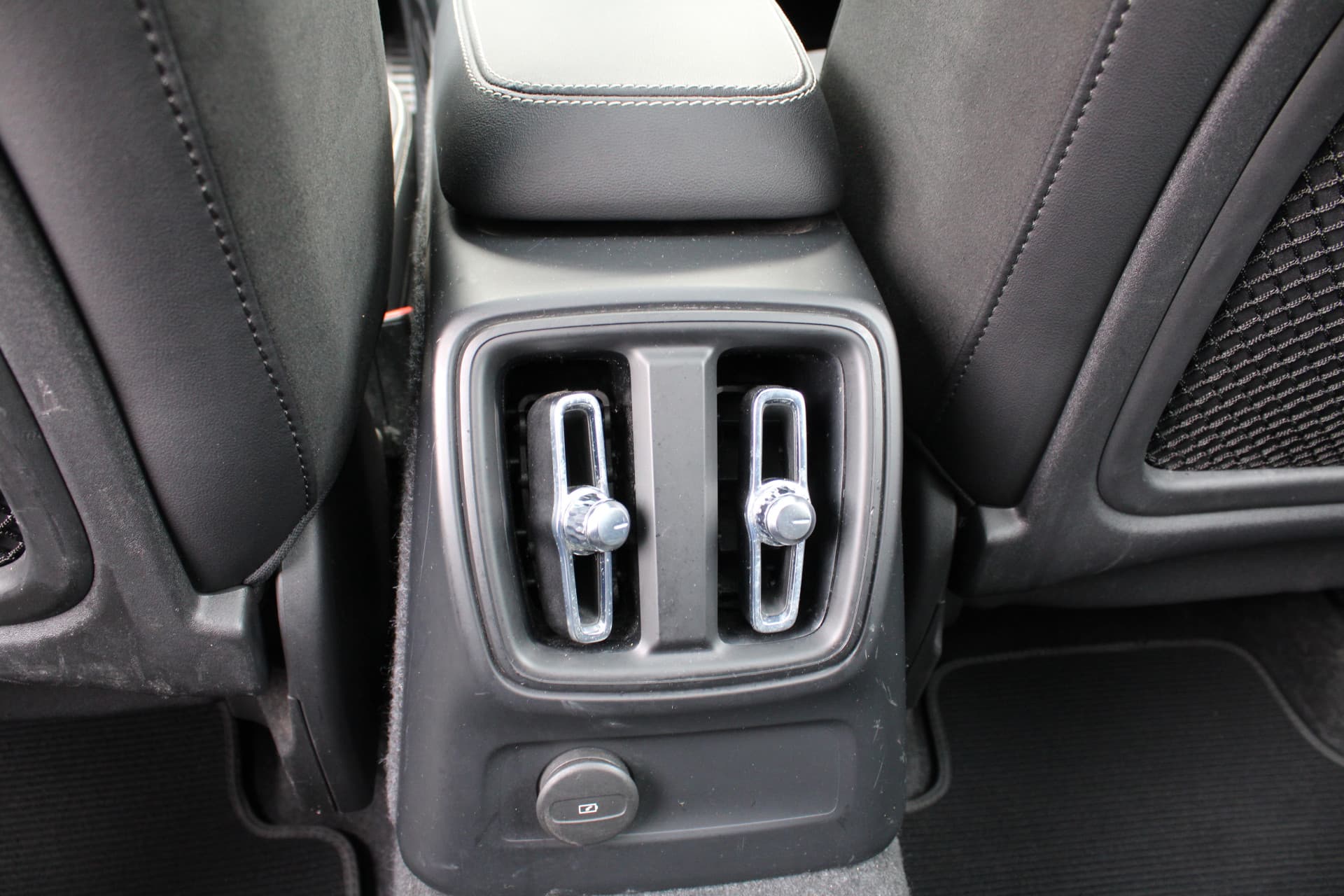 Volvo XC40 T4 Recharge Inscription thumbnail 19