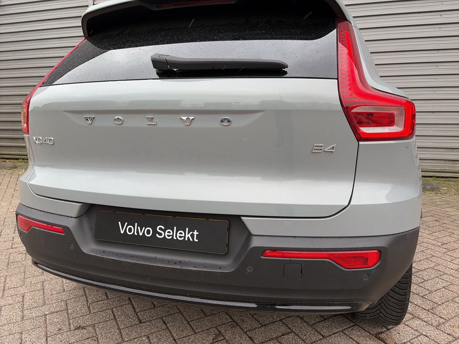 Volvo XC40 2.0 B4 Plus Dark / Panoramadak / Lederen bekleding / Trekhaak / Parkeerverwarming / thumbnail 5