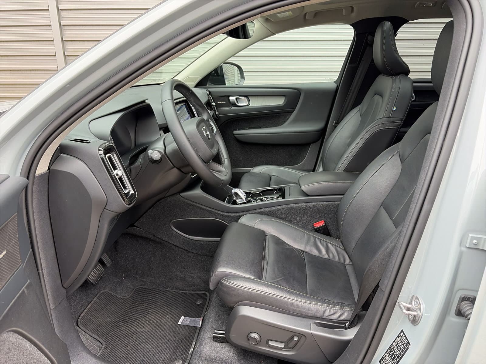 Volvo XC40 2.0 B4 Plus Dark / Panoramadak / Lederen bekleding / Trekhaak / Parkeerverwarming / thumbnail 8