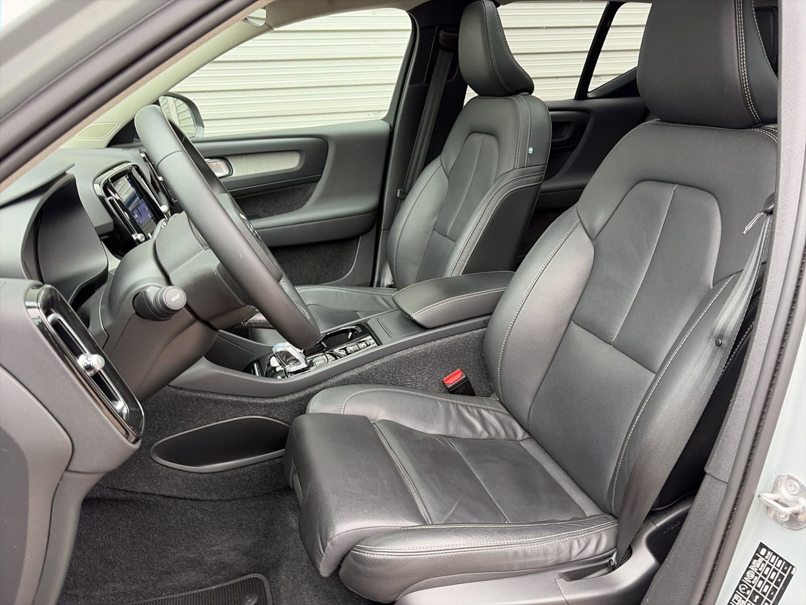 Volvo XC40 2.0 B4 Plus Dark / Panoramadak / Lederen bekleding / Trekhaak / Parkeerverwarming / thumbnail 9