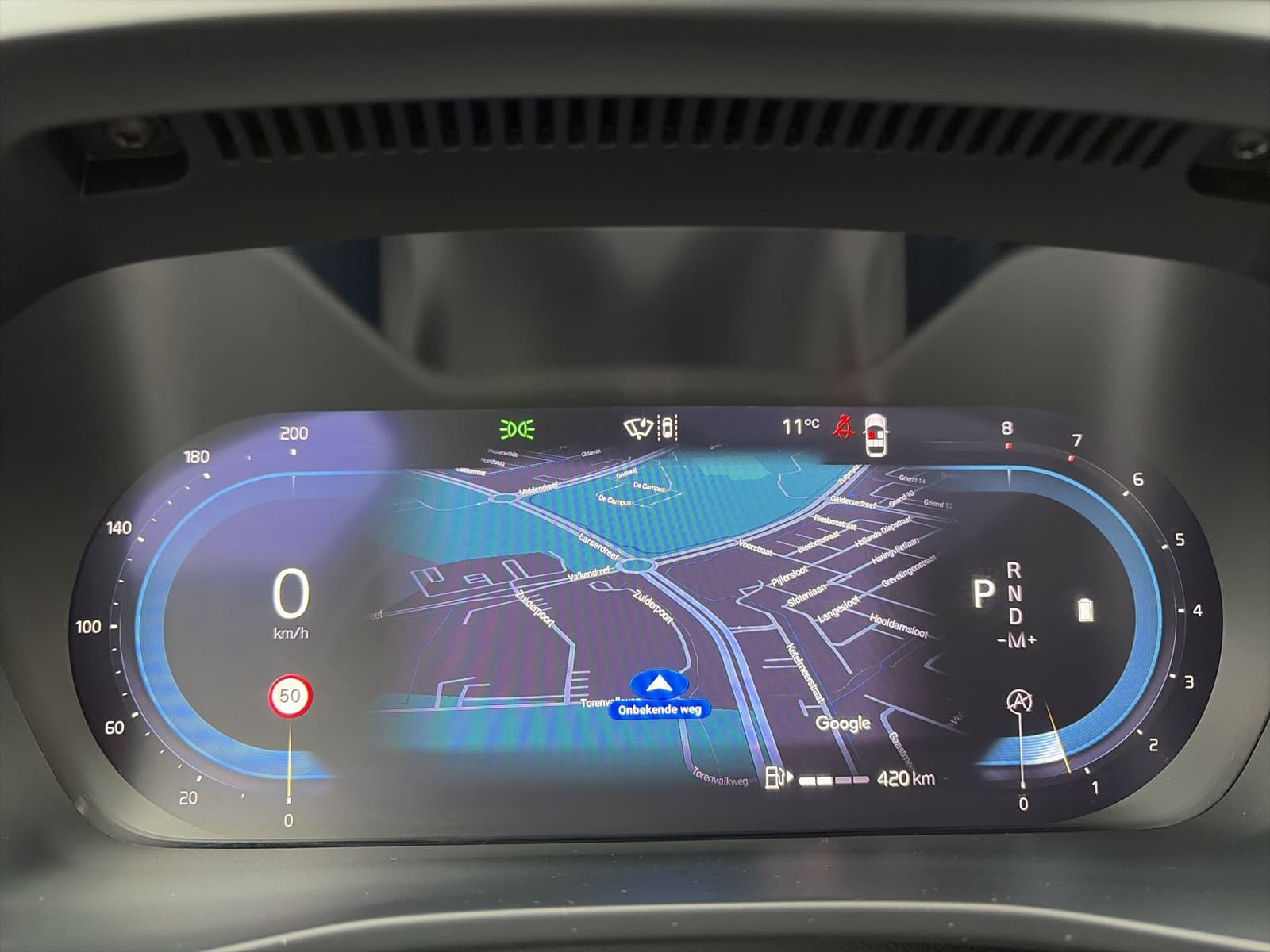 Volvo XC40 2.0 B4 Plus Dark / Panoramadak / Lederen bekleding / Trekhaak / Parkeerverwarming / thumbnail 19