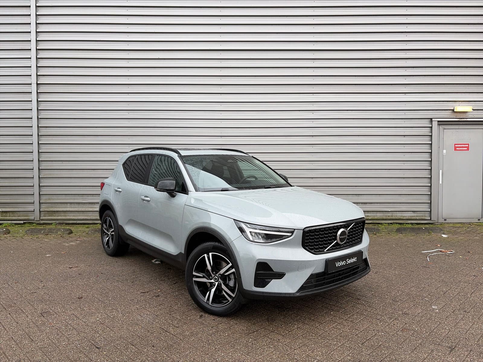 Volvo XC40 2.0 B4 Plus Dark / Panoramadak / Lederen bekleding / Trekhaak / Parkeerverwarming / thumbnail 31