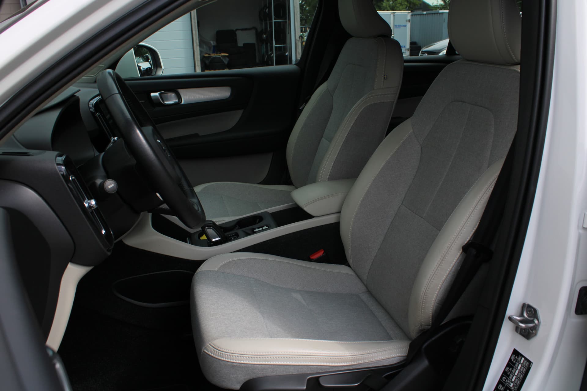 Volvo XC40 T5 Twin Engine Momentum Pro thumbnail 4