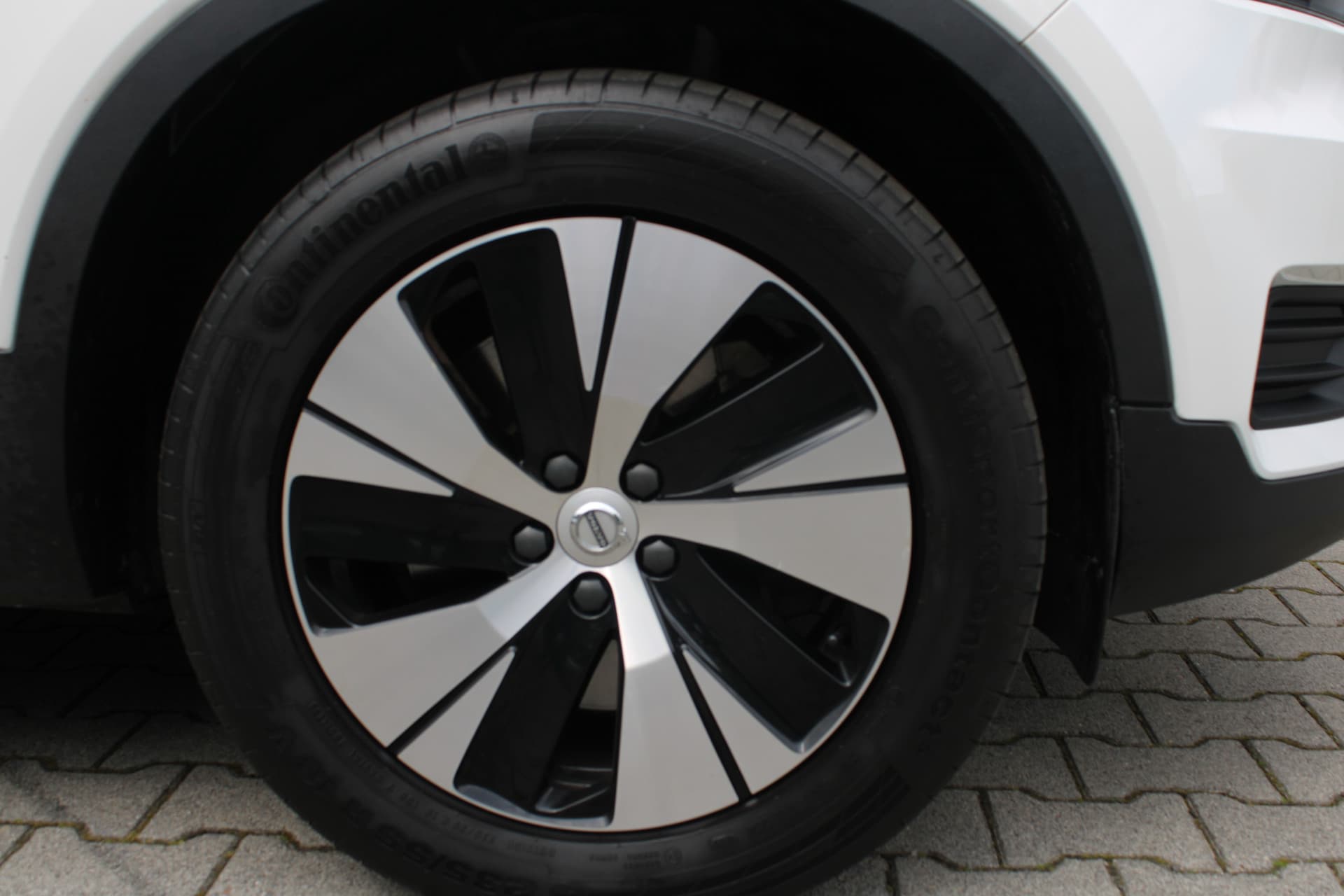 Volvo XC40 T5 Twin Engine Momentum Pro thumbnail 14