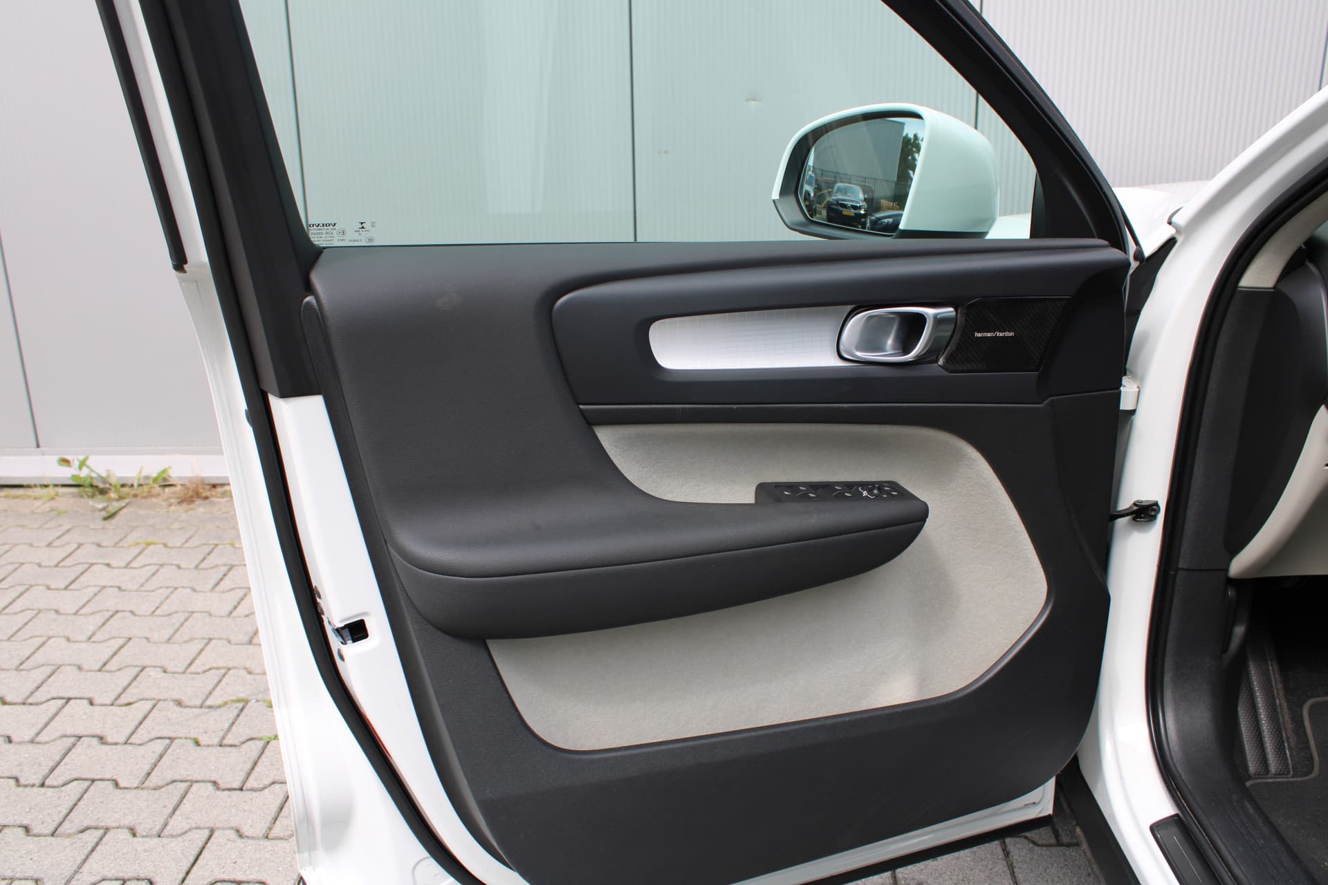 Volvo XC40 T5 Twin Engine Momentum Pro thumbnail 18