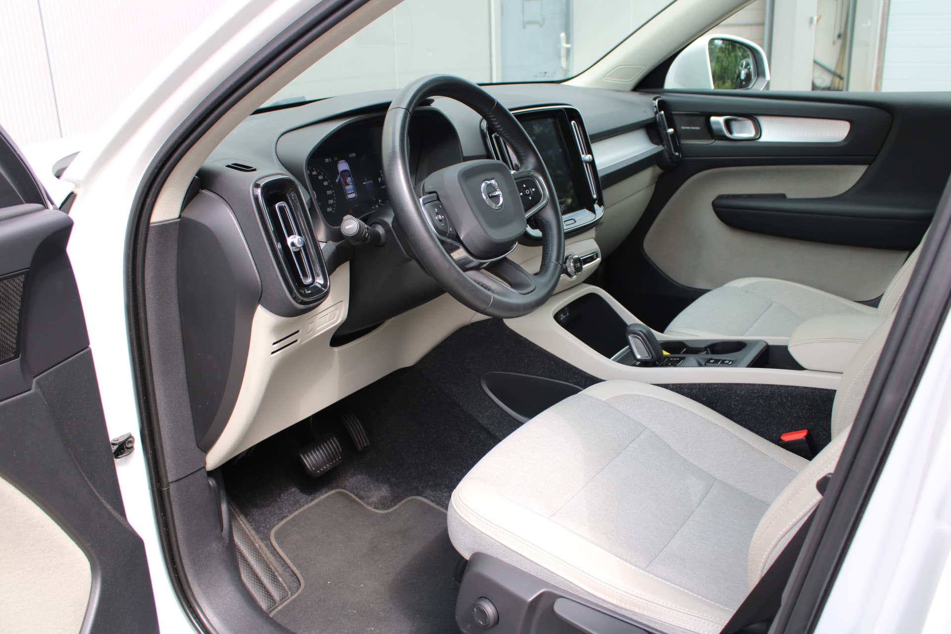 Volvo XC40 T5 Twin Engine Momentum Pro thumbnail 19