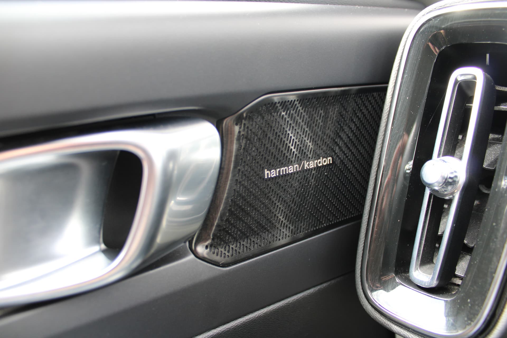 Volvo XC40 T5 Twin Engine Momentum Pro thumbnail 22