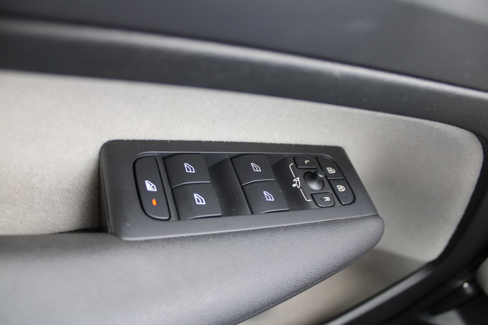 Volvo XC40 T5 Twin Engine Momentum Pro thumbnail 23