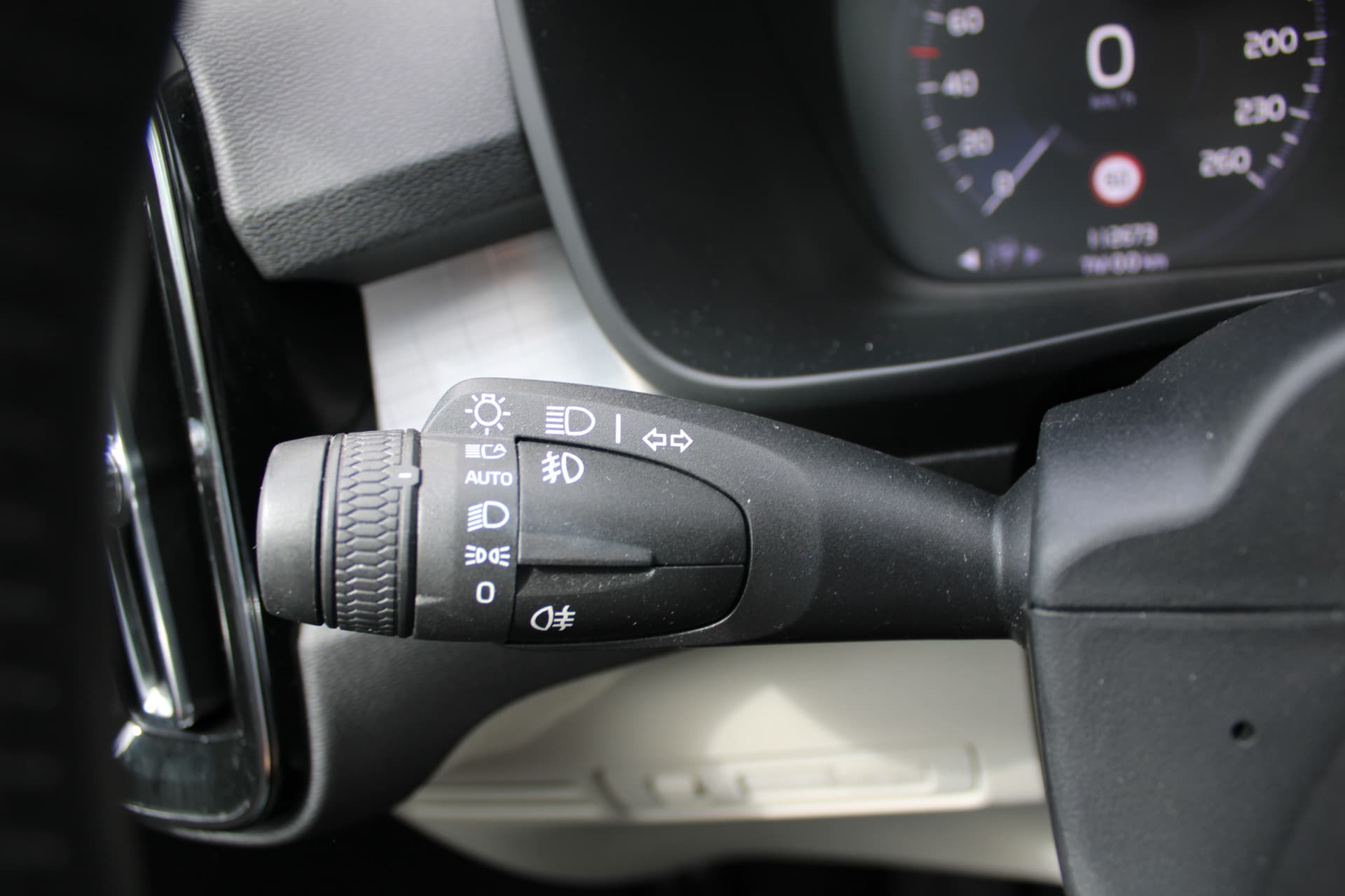 Volvo XC40 T5 Twin Engine Momentum Pro thumbnail 27