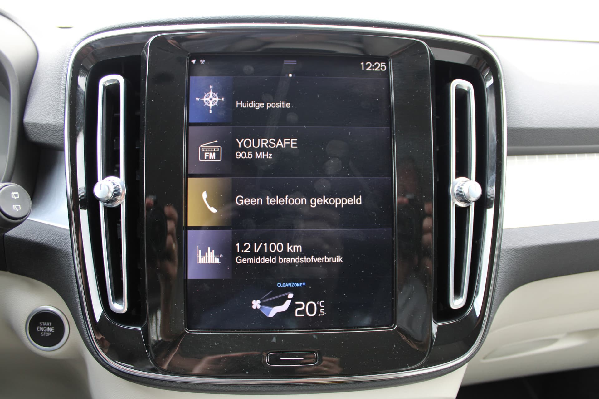 Volvo XC40 T5 Twin Engine Momentum Pro thumbnail 30